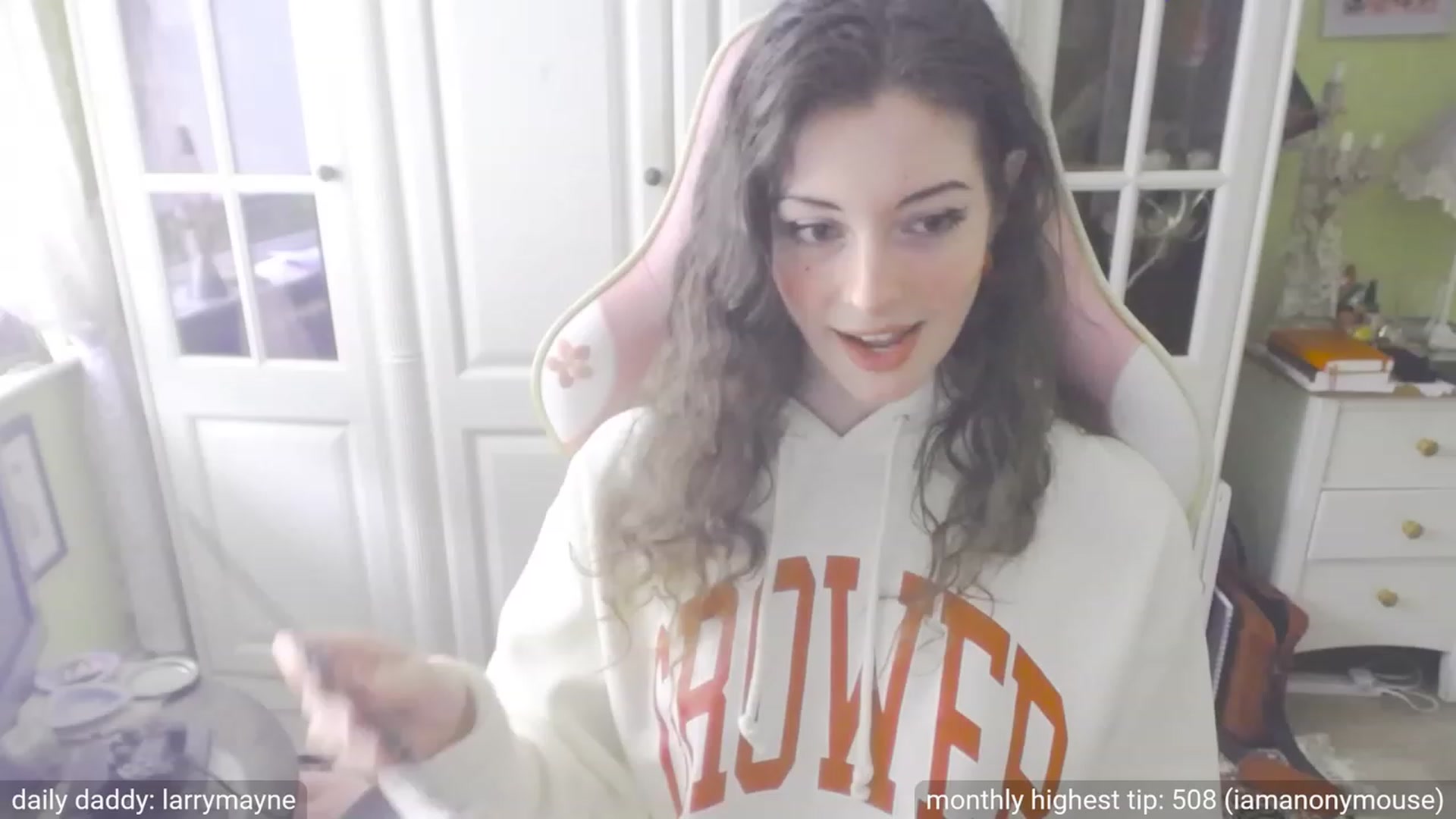 Gallery image thumbnail from viola__'s myfreecams stream on, 09/27/2023, 13:06 image 12 of 20
