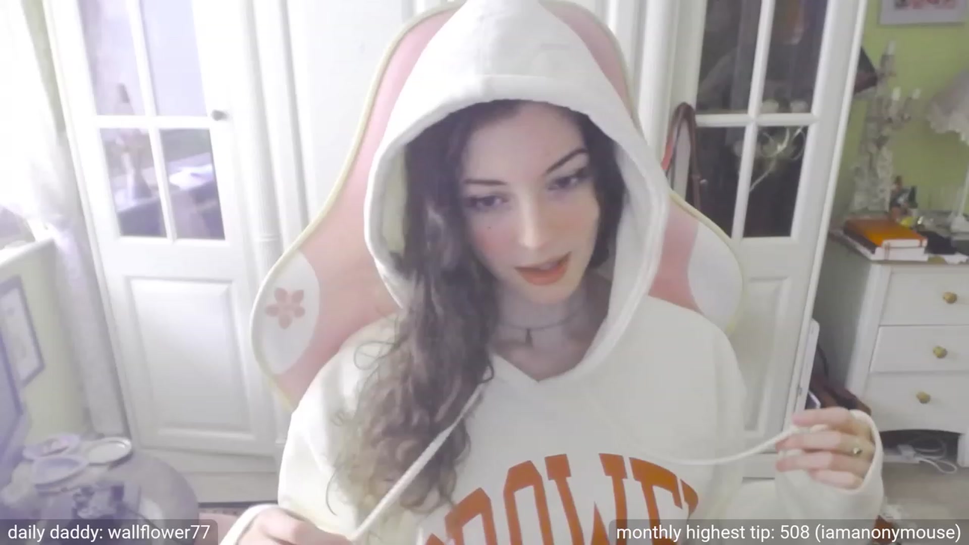 Gallery image thumbnail from viola__'s myfreecams stream on, 09/27/2023, 13:06 image 4 of 20