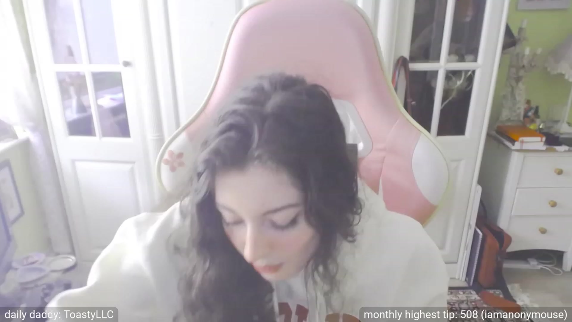 Gallery image thumbnail from viola__'s myfreecams stream on, 09/27/2023, 13:06 image 16 of 20