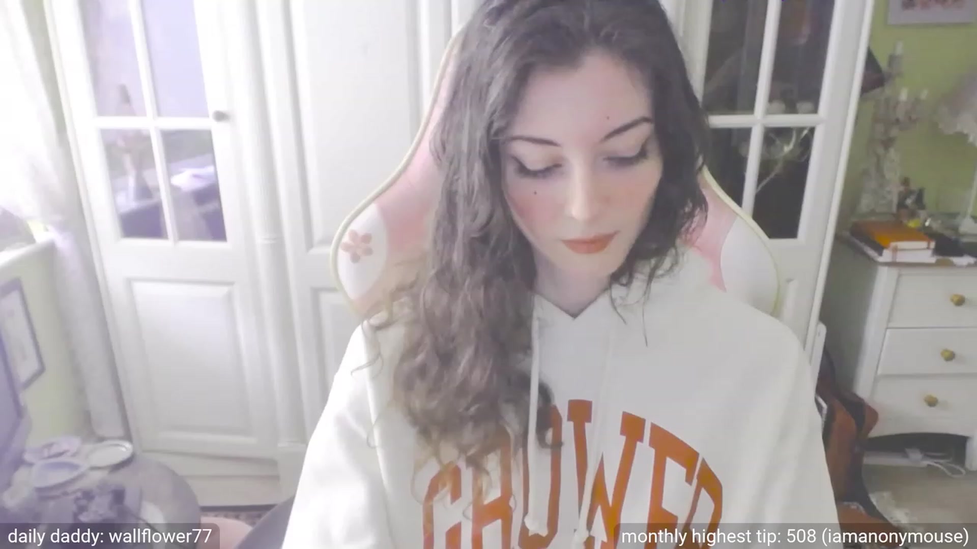 Gallery image thumbnail from viola__'s myfreecams stream on, 09/27/2023, 13:06 image 10 of 20