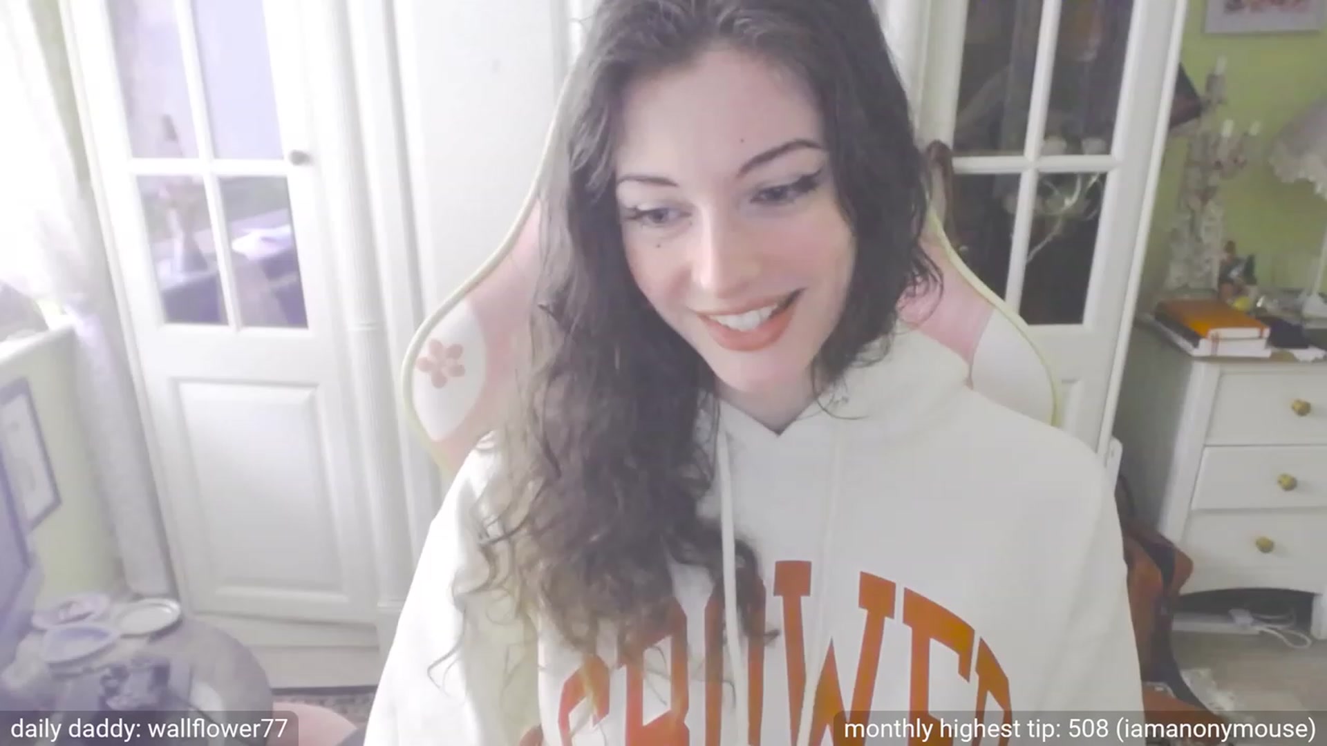 Gallery image thumbnail from viola__'s myfreecams stream on, 09/27/2023, 13:06 image 9 of 20