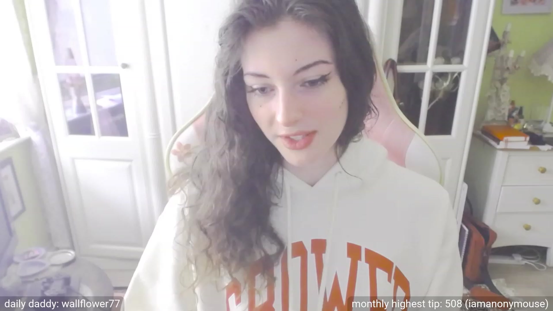 Gallery image thumbnail from viola__'s myfreecams stream on, 09/27/2023, 13:06 image 7 of 20