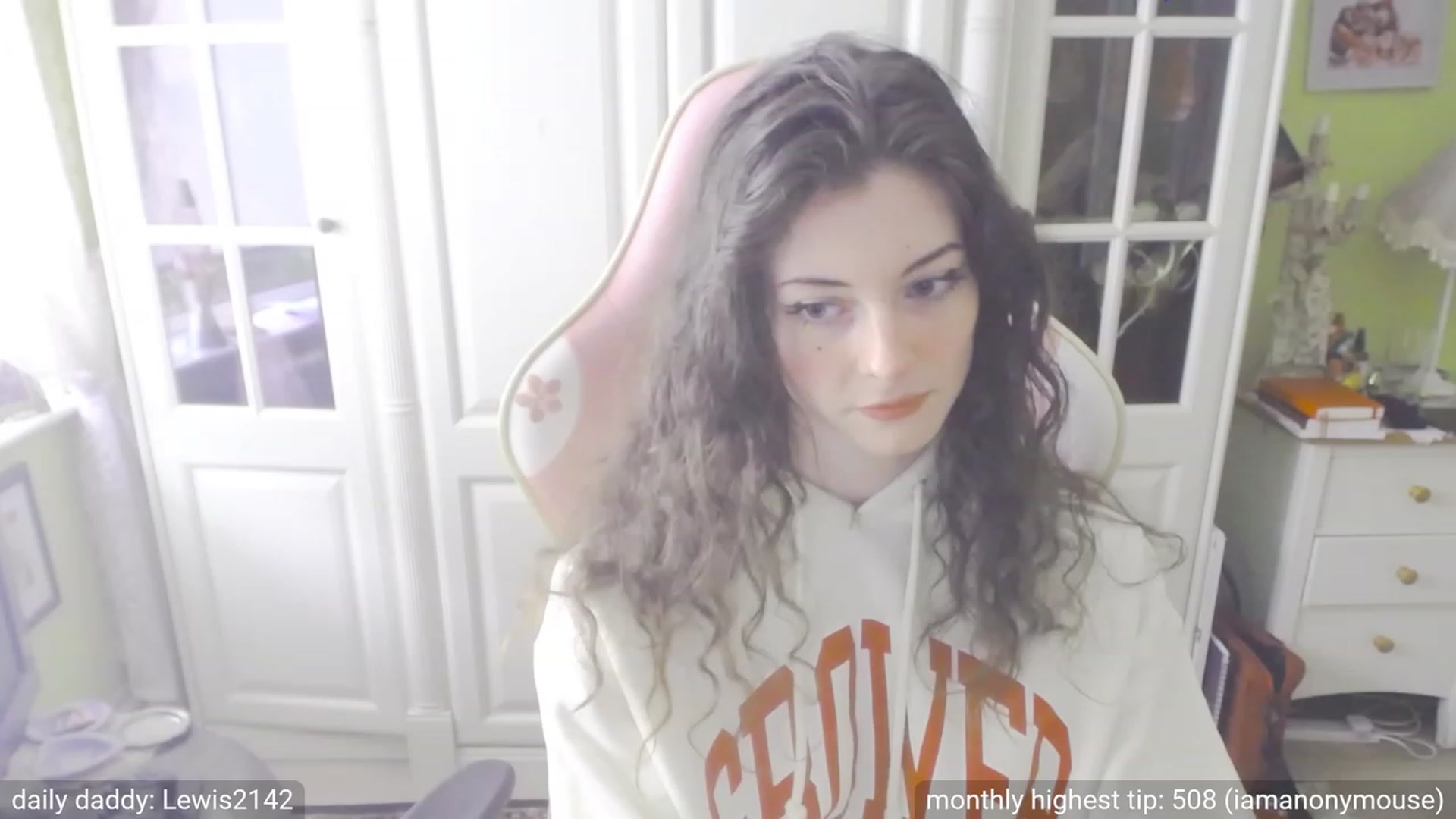 Gallery image thumbnail from viola__'s myfreecams stream on, 09/27/2023, 15:30 image 1 of 20