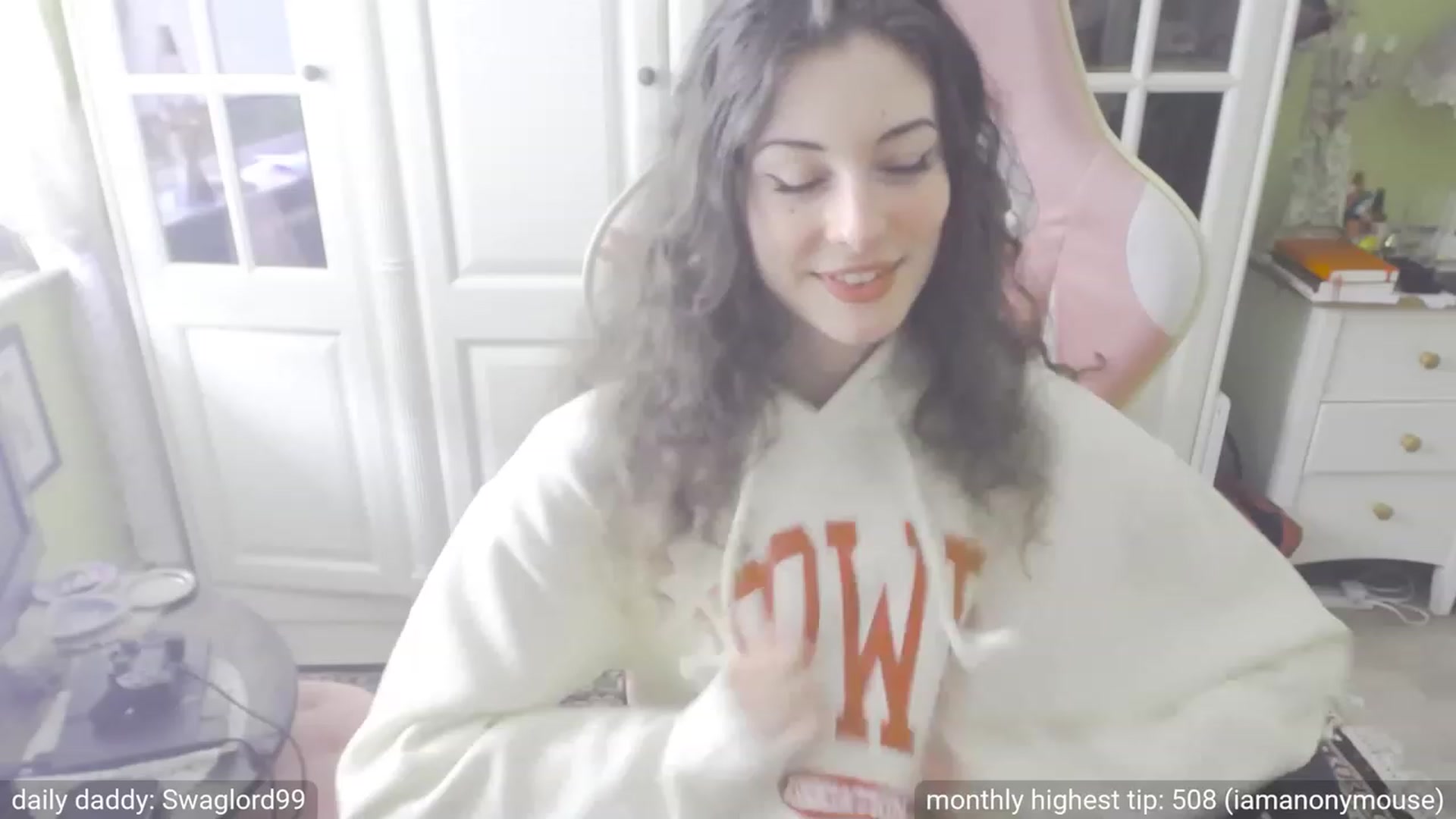 Gallery image thumbnail from viola__'s myfreecams stream on, 09/27/2023, 15:30 image 10 of 20