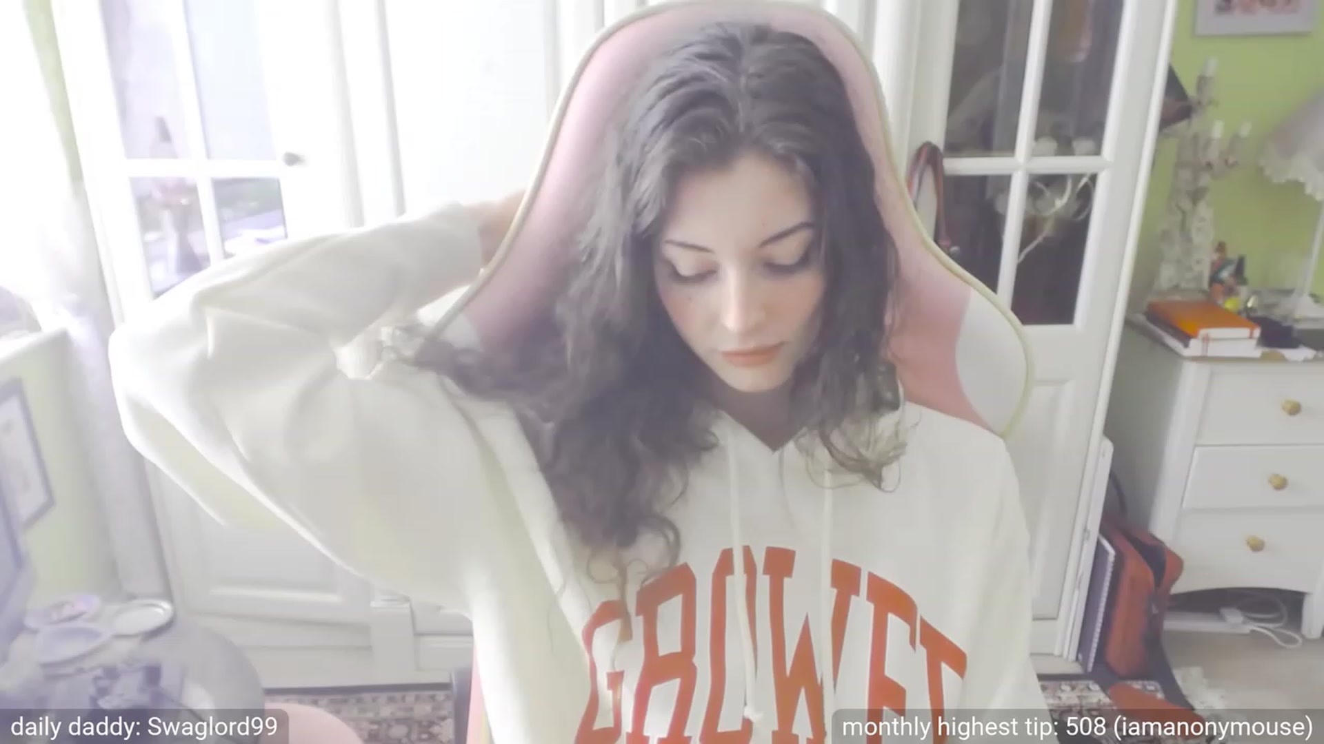 Gallery image thumbnail from viola__'s myfreecams stream on, 09/27/2023, 15:30 image 6 of 20