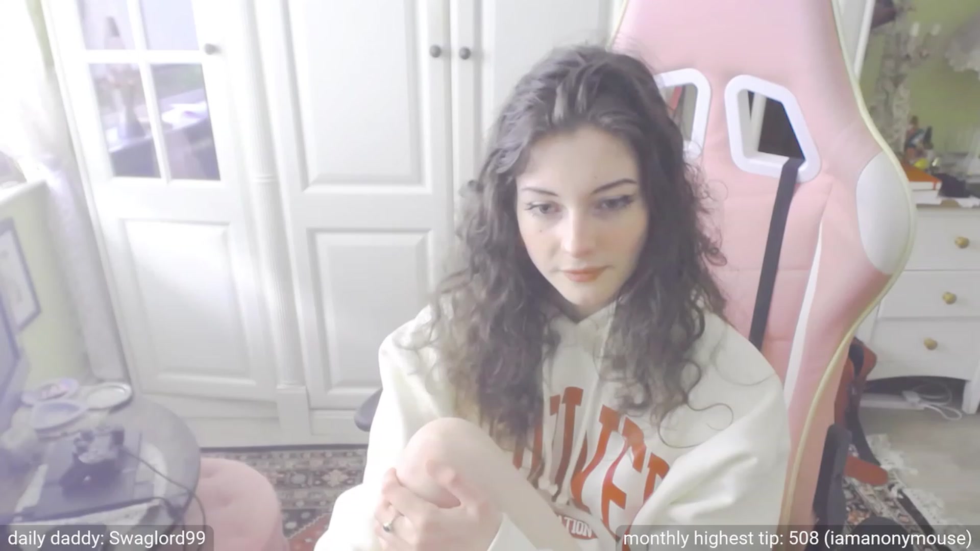 Gallery image thumbnail from viola__'s myfreecams stream on, 09/27/2023, 15:30 image 8 of 20