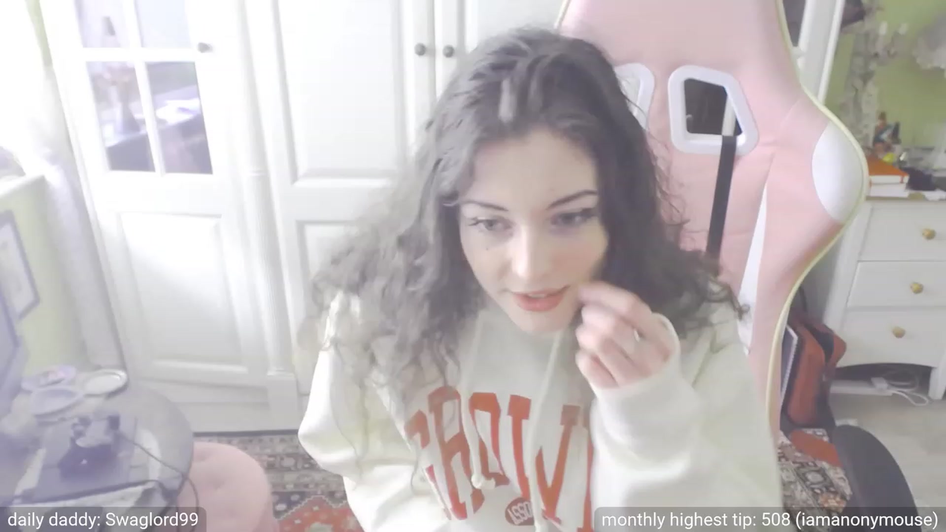 Gallery image thumbnail from viola__'s myfreecams stream on, 09/27/2023, 15:30 image 9 of 20