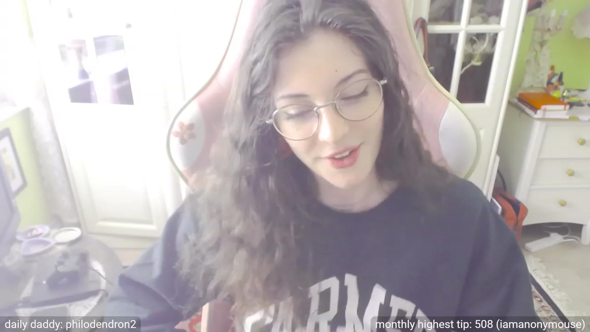 Gallery image thumbnail from viola__'s myfreecams stream on, 09/28/2023, 16:36 image 3 of 20