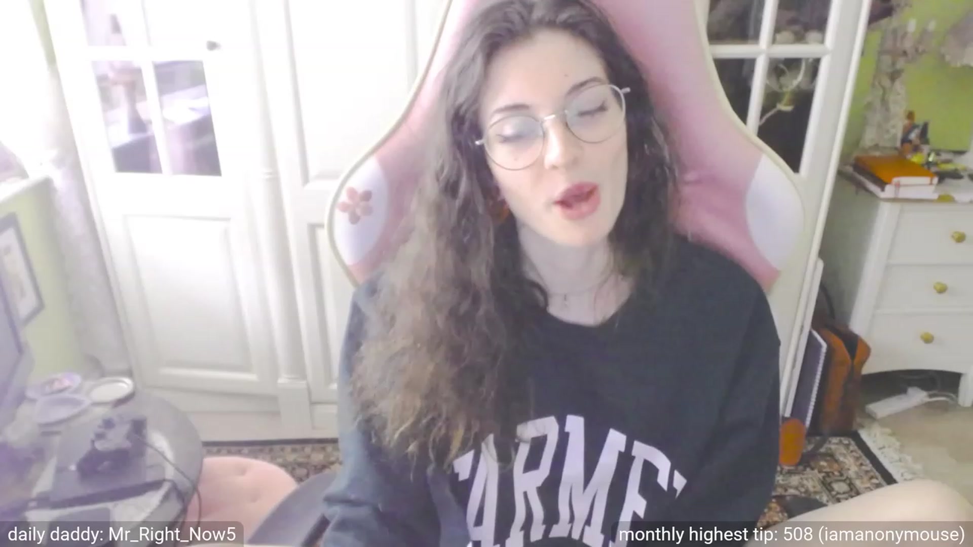 Gallery image thumbnail from viola__'s myfreecams stream on, 09/28/2023, 16:36 image 18 of 20
