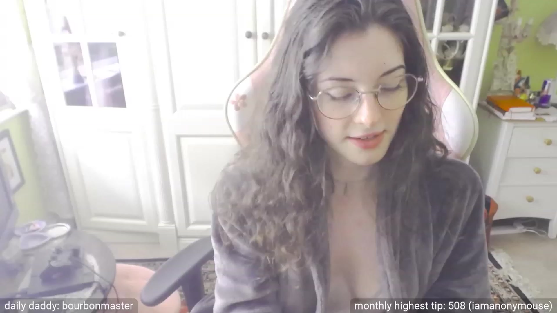 Gallery image thumbnail from viola__'s myfreecams stream on, 09/29/2023, 16:38 image 17 of 20