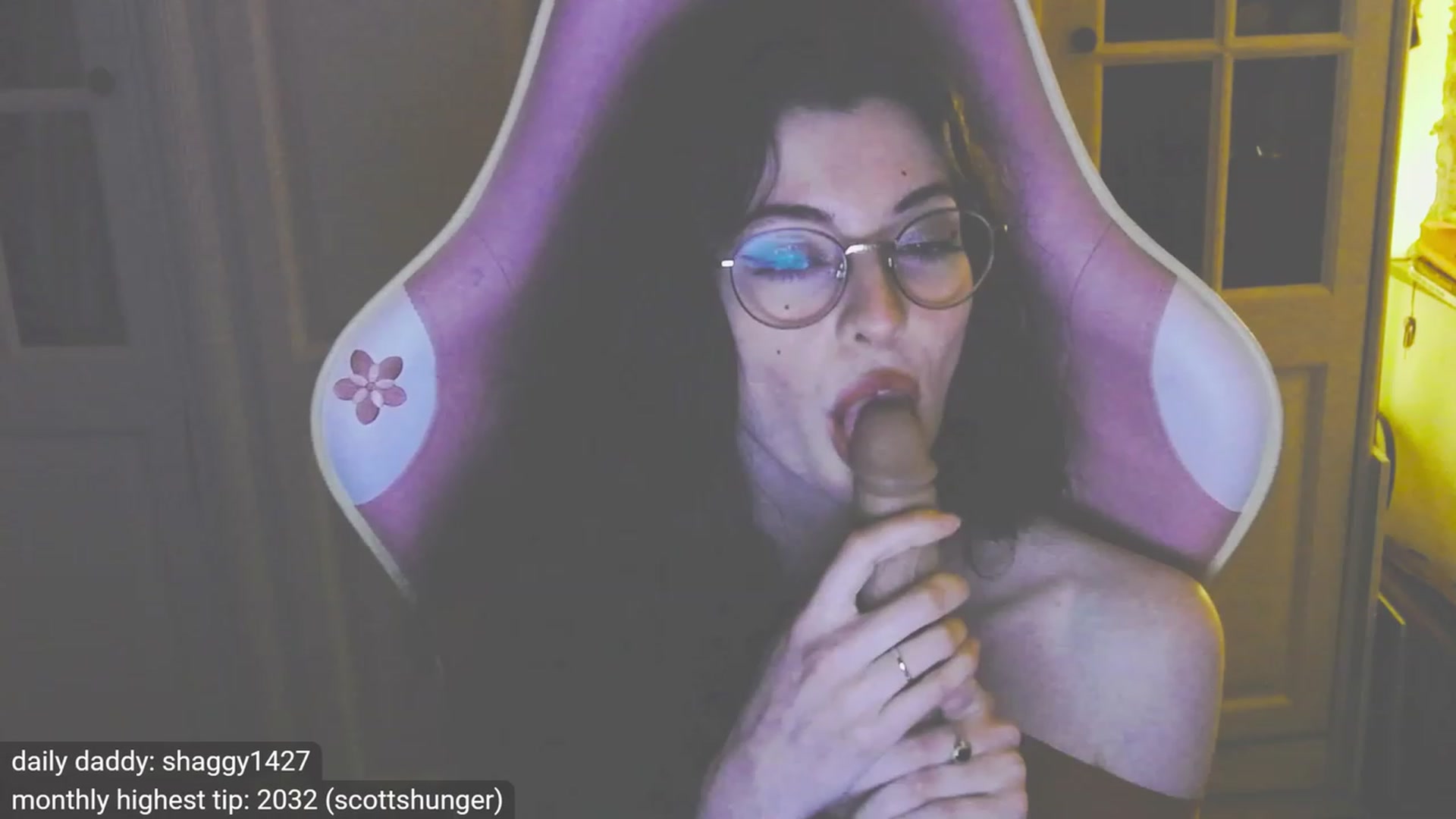Gallery image thumbnail from viola__'s myfreecams stream on, 10/24/2023, 20:51 image 15 of 20