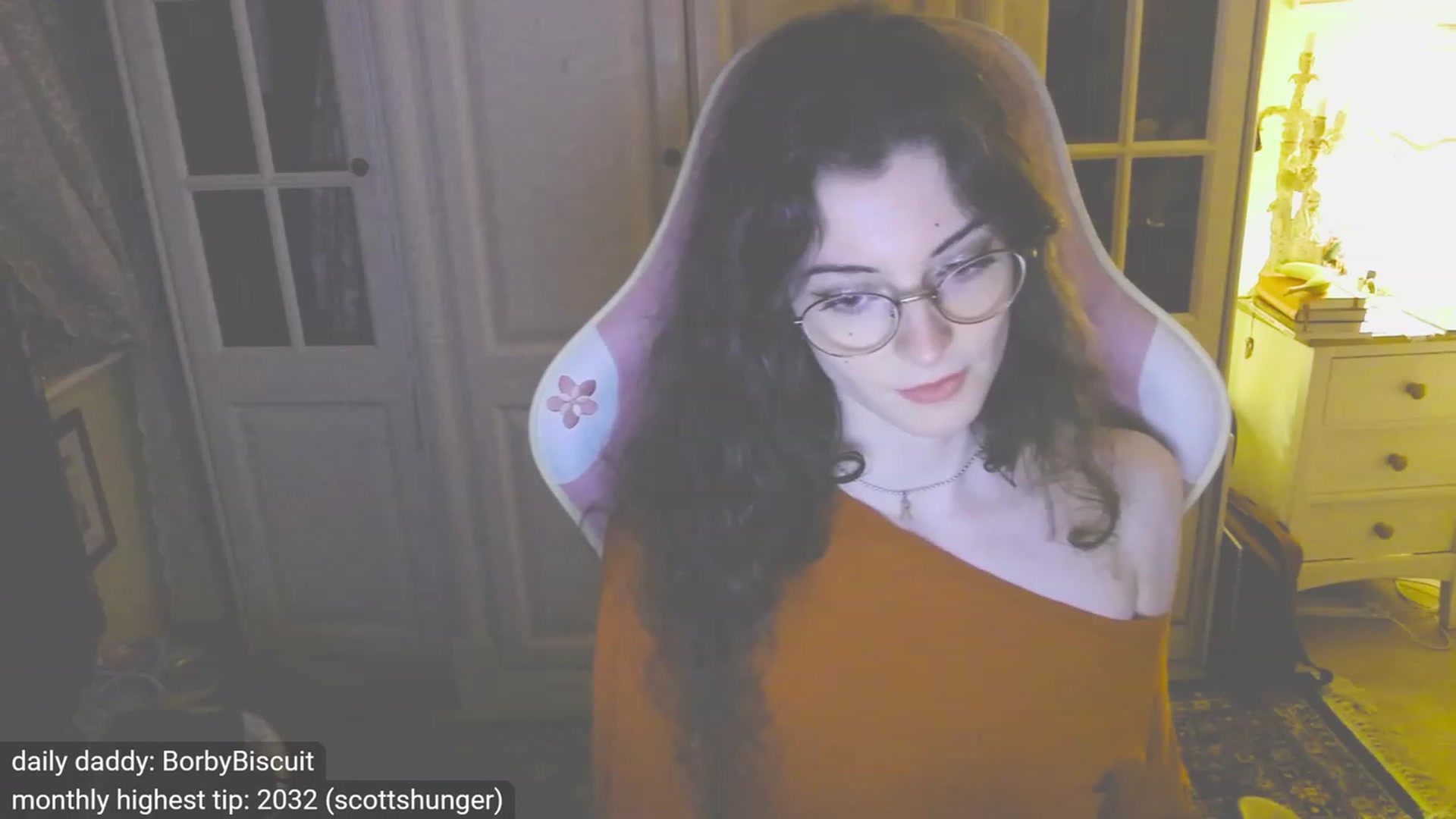 Gallery image thumbnail from viola__'s myfreecams stream on, 10/24/2023, 21:07 image 17 of 20
