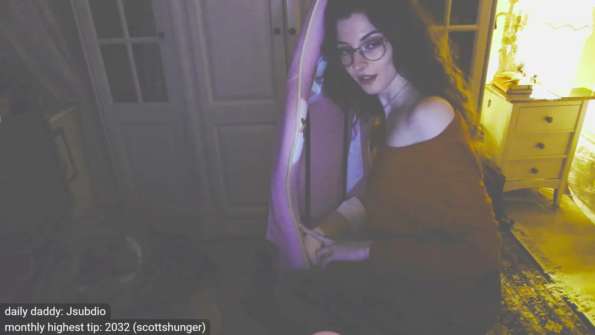 Gallery image thumbnail from viola__'s myfreecams stream on, 10/24/2023, 21:07 image 4 of 20
