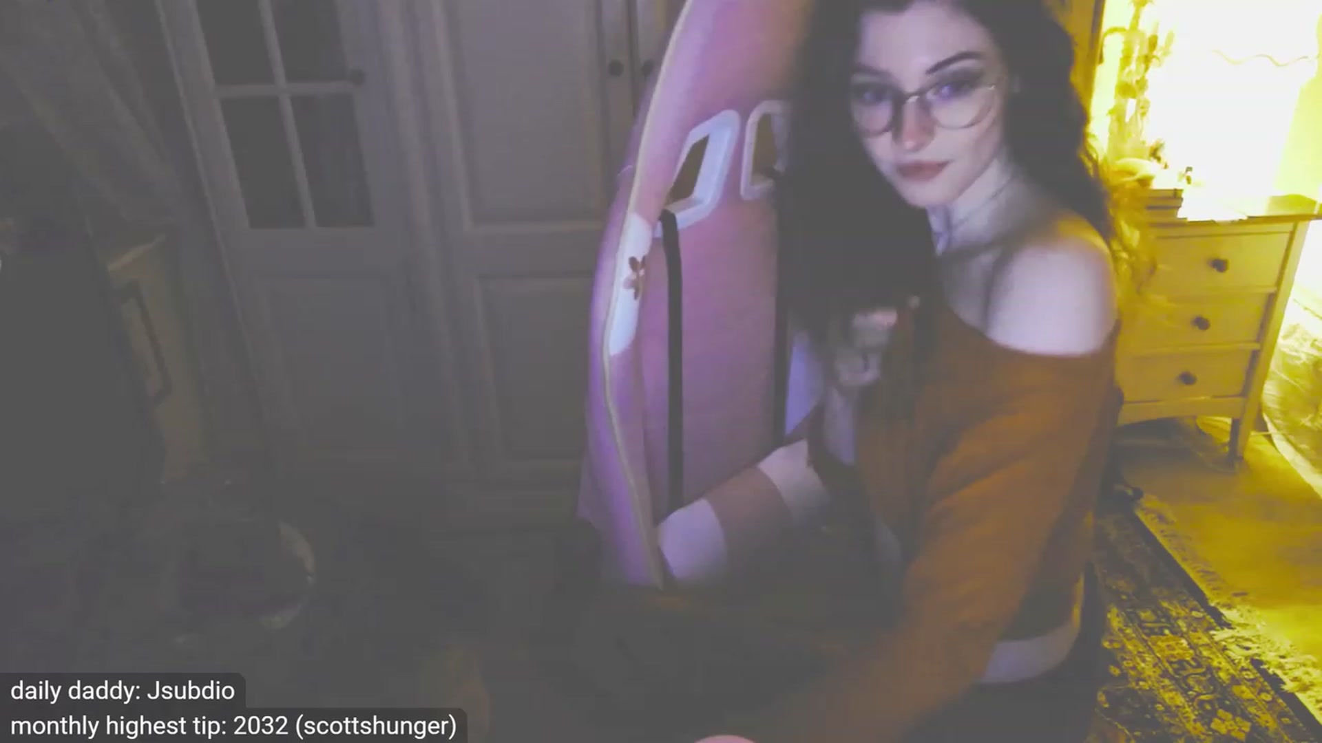 Gallery image thumbnail from viola__'s myfreecams stream on, 10/24/2023, 21:07 image 1 of 20