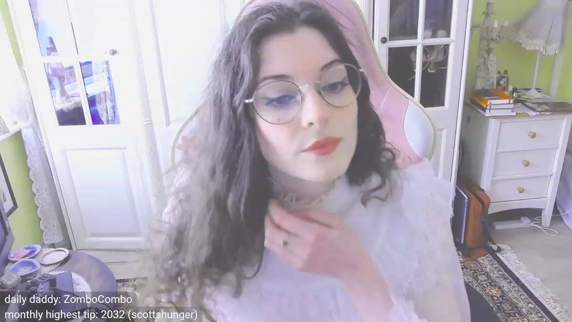 Gallery image thumbnail from viola__'s myfreecams stream on, 10/26/2023, 13:34 image 17 of 20