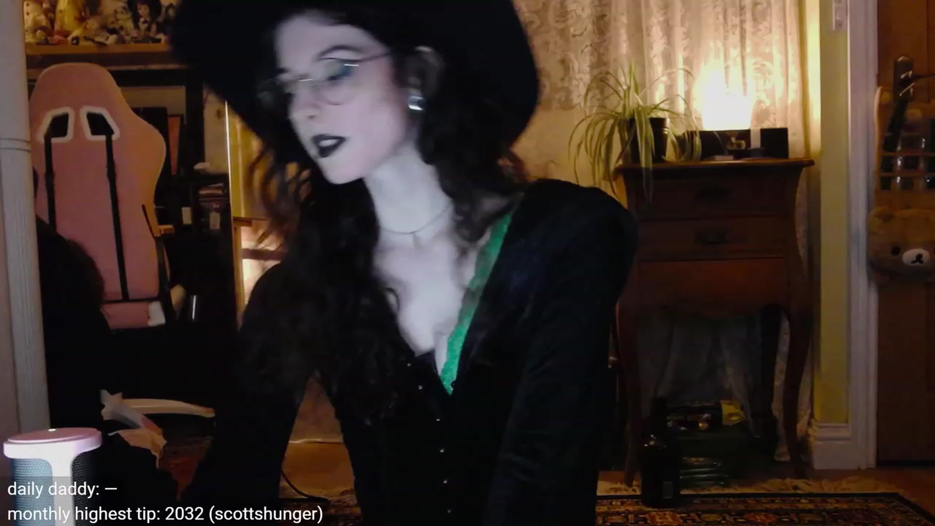 Gallery image thumbnail from viola__'s myfreecams stream on, 10/31/2023, 20:49 image 1 of 20