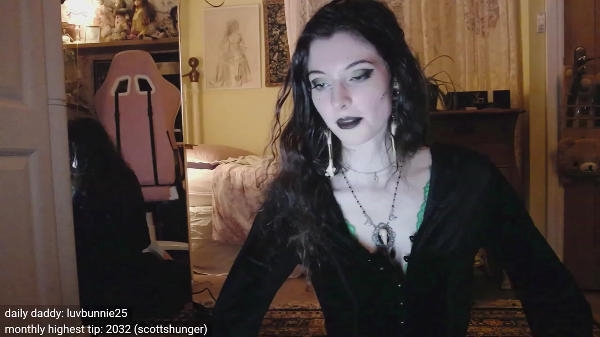 Gallery image thumbnail from viola__'s myfreecams stream on, 10/31/2023, 20:49 image 15 of 20