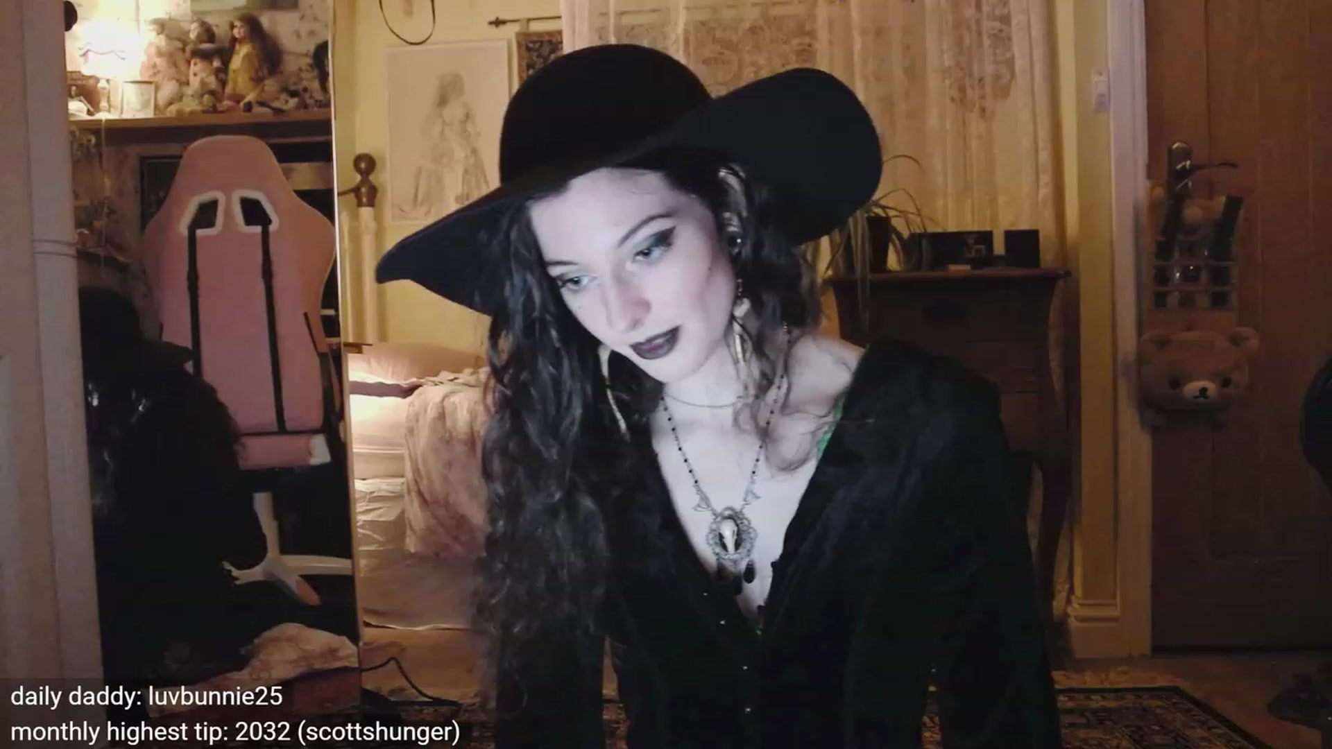 Gallery image thumbnail from viola__'s myfreecams stream on, 10/31/2023, 20:49 image 18 of 20