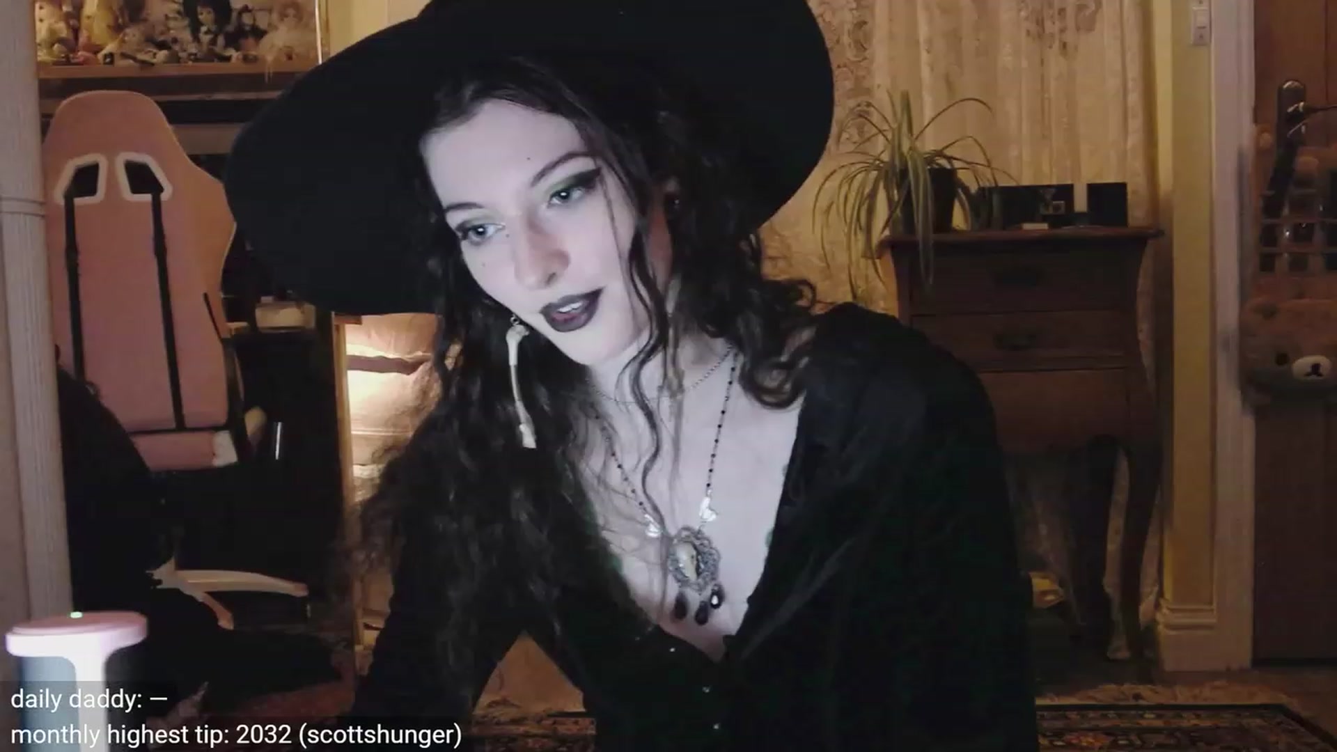 Gallery image thumbnail from viola__'s myfreecams stream on, 10/31/2023, 20:49 image 3 of 20