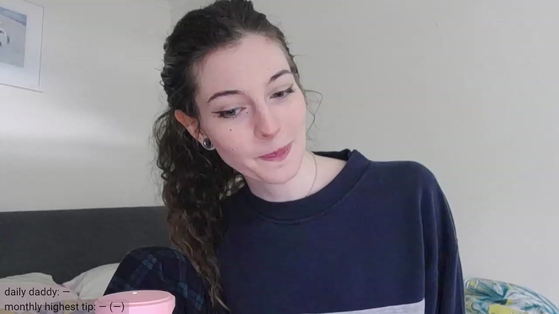 Gallery image thumbnail from viola__'s myfreecams stream on, 12/05/2023, 13:17 image 7 of 20