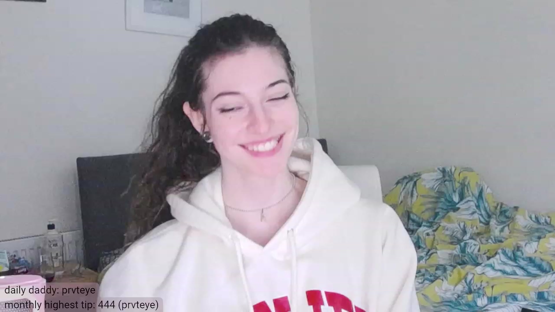 Gallery image thumbnail from viola__'s myfreecams stream on, 12/06/2023, 16:25 image 6 of 20