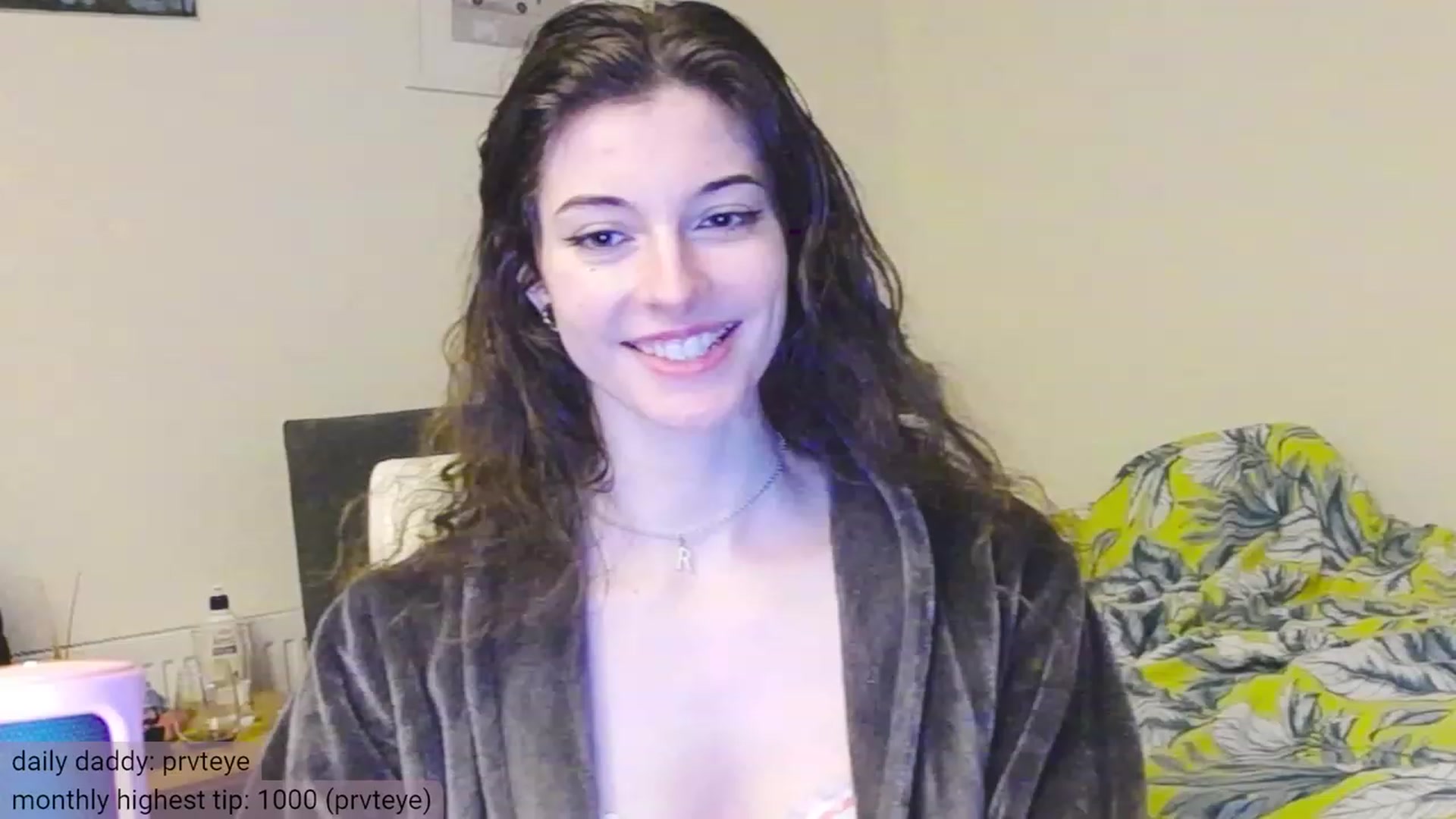 Gallery image thumbnail from viola__'s myfreecams stream on, 12/06/2023, 16:25 image 19 of 20