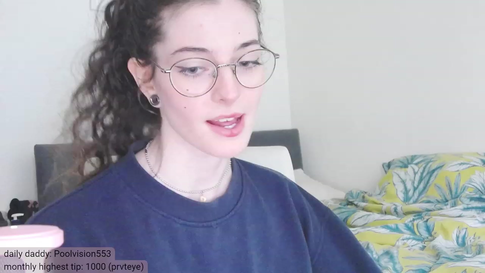 Gallery image thumbnail from viola__'s myfreecams stream on, 12/07/2023, 14:27 image 15 of 20
