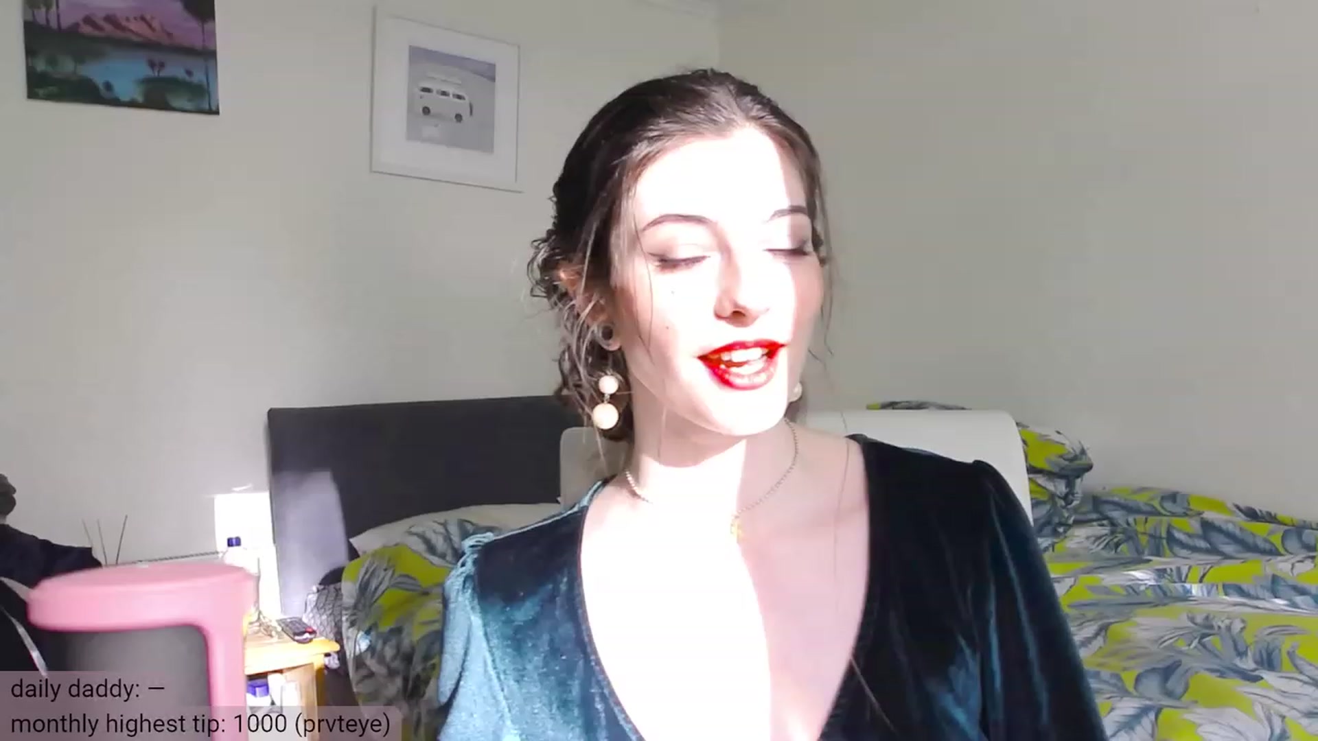 Gallery image thumbnail from viola__'s myfreecams stream on, 12/08/2023, 14:14 image 2 of 20