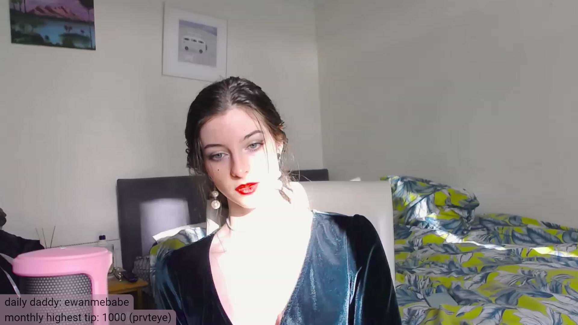 Gallery image thumbnail from viola__'s myfreecams stream on, 12/08/2023, 14:14 image 6 of 20