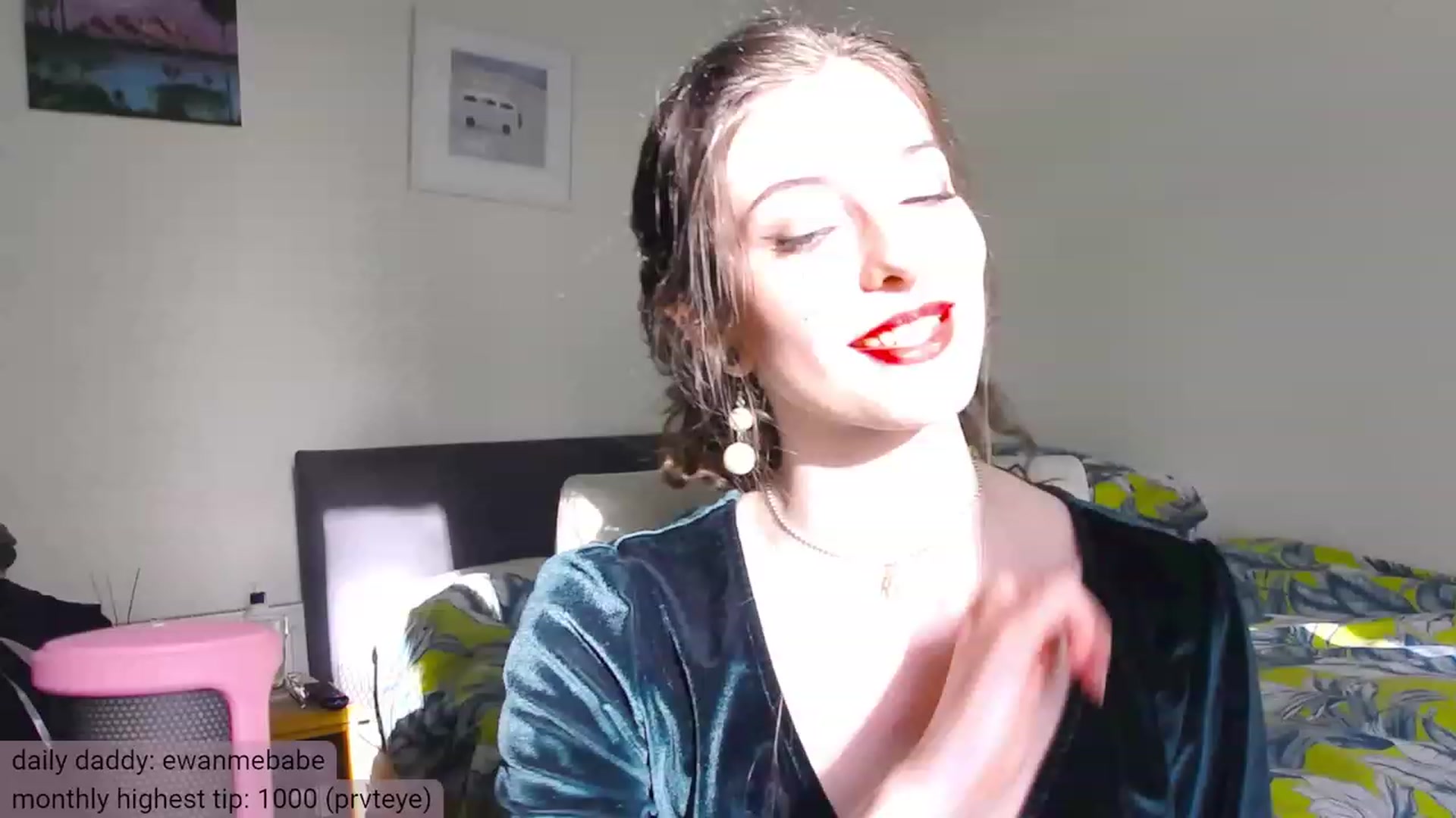 Gallery image thumbnail from viola__'s myfreecams stream on, 12/08/2023, 14:14 image 5 of 20
