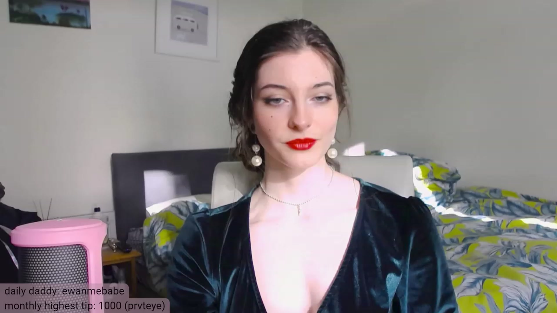 Gallery image thumbnail from viola__'s myfreecams stream on, 12/08/2023, 14:14 image 7 of 20
