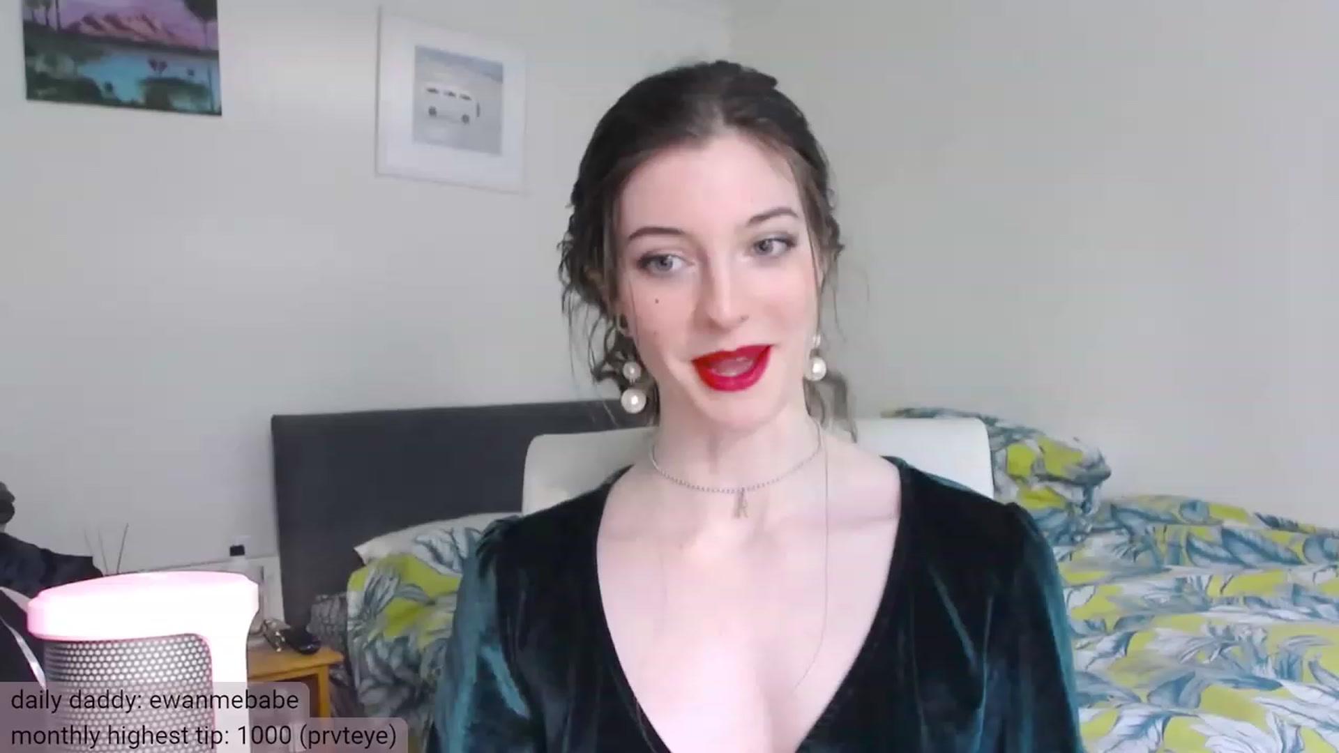 Gallery image thumbnail from viola__'s myfreecams stream on, 12/08/2023, 14:14 image 4 of 20
