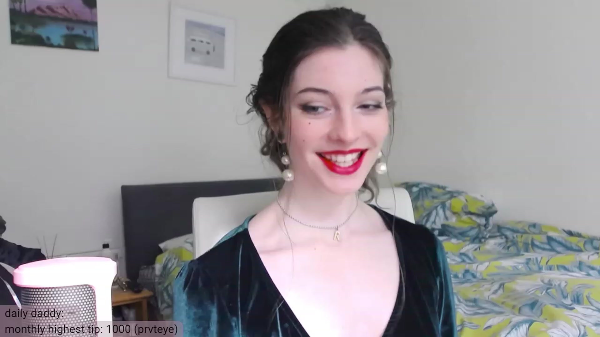 Gallery image thumbnail from viola__'s myfreecams stream on, 12/08/2023, 14:14 image 1 of 20