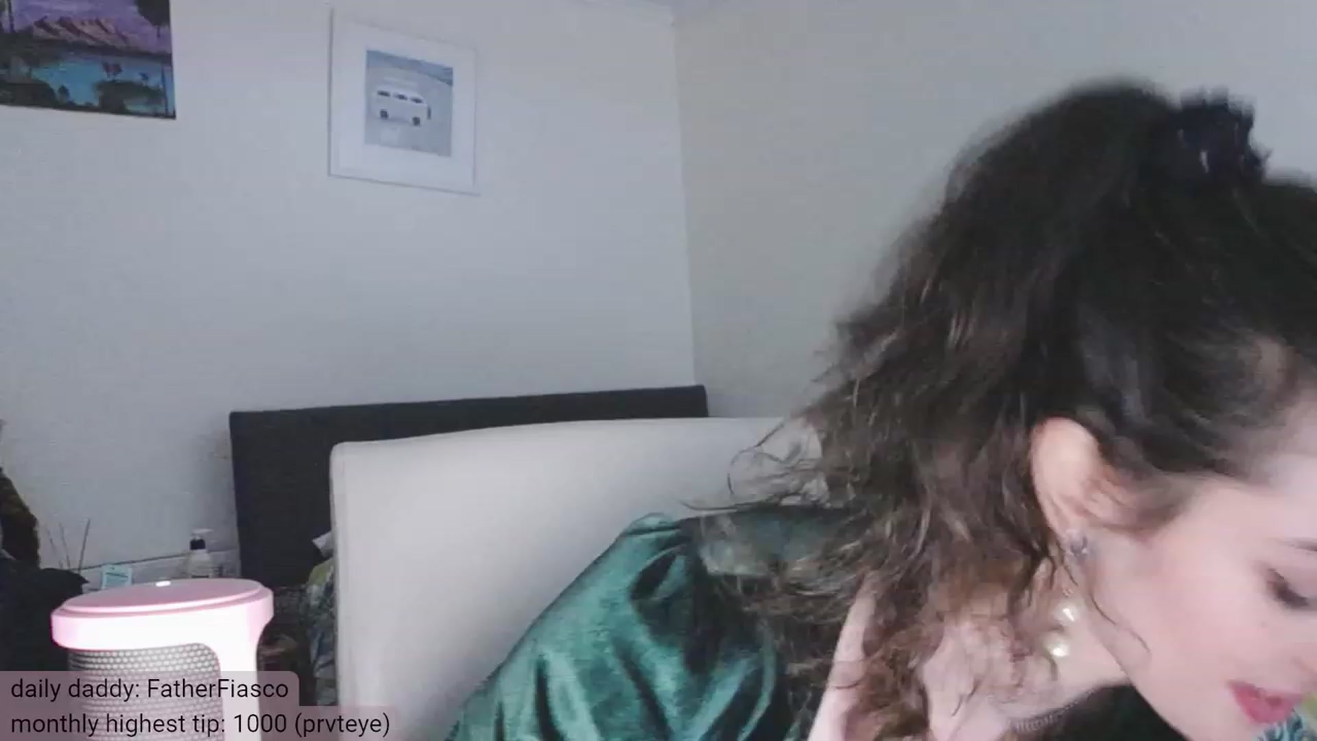 Gallery image thumbnail from viola__'s myfreecams stream on, 12/08/2023, 16:29 image 5 of 20
