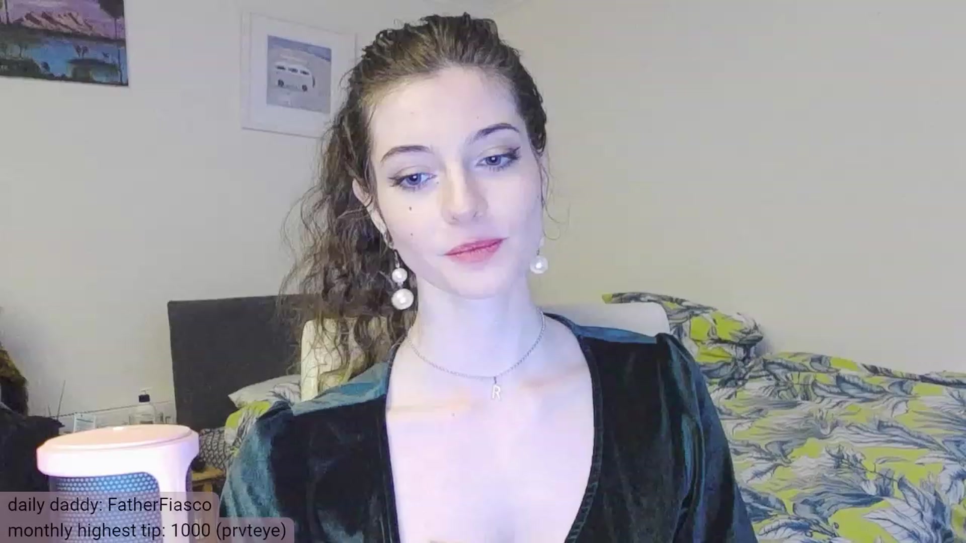 Gallery image thumbnail from viola__'s myfreecams stream on, 12/08/2023, 16:29 image 13 of 20