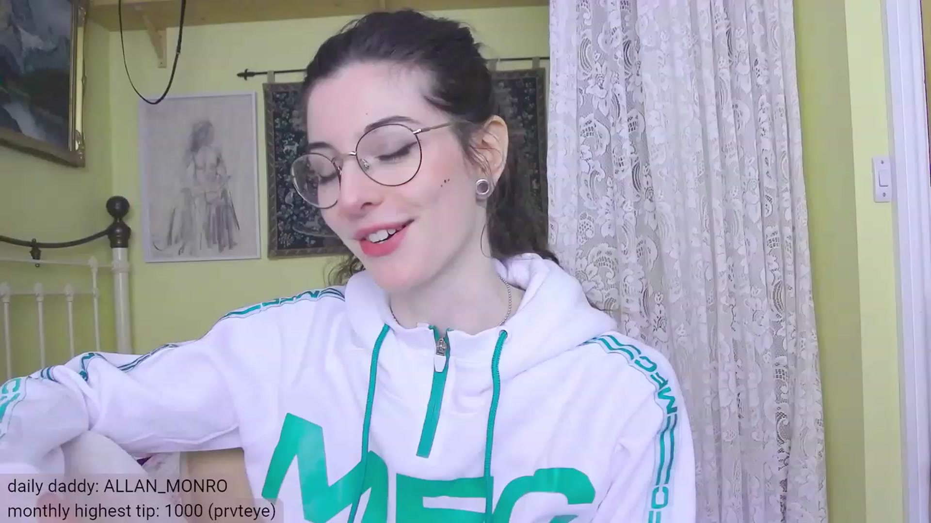Gallery image thumbnail from viola__'s myfreecams stream on, 12/14/2023, 14:24 image 1 of 20