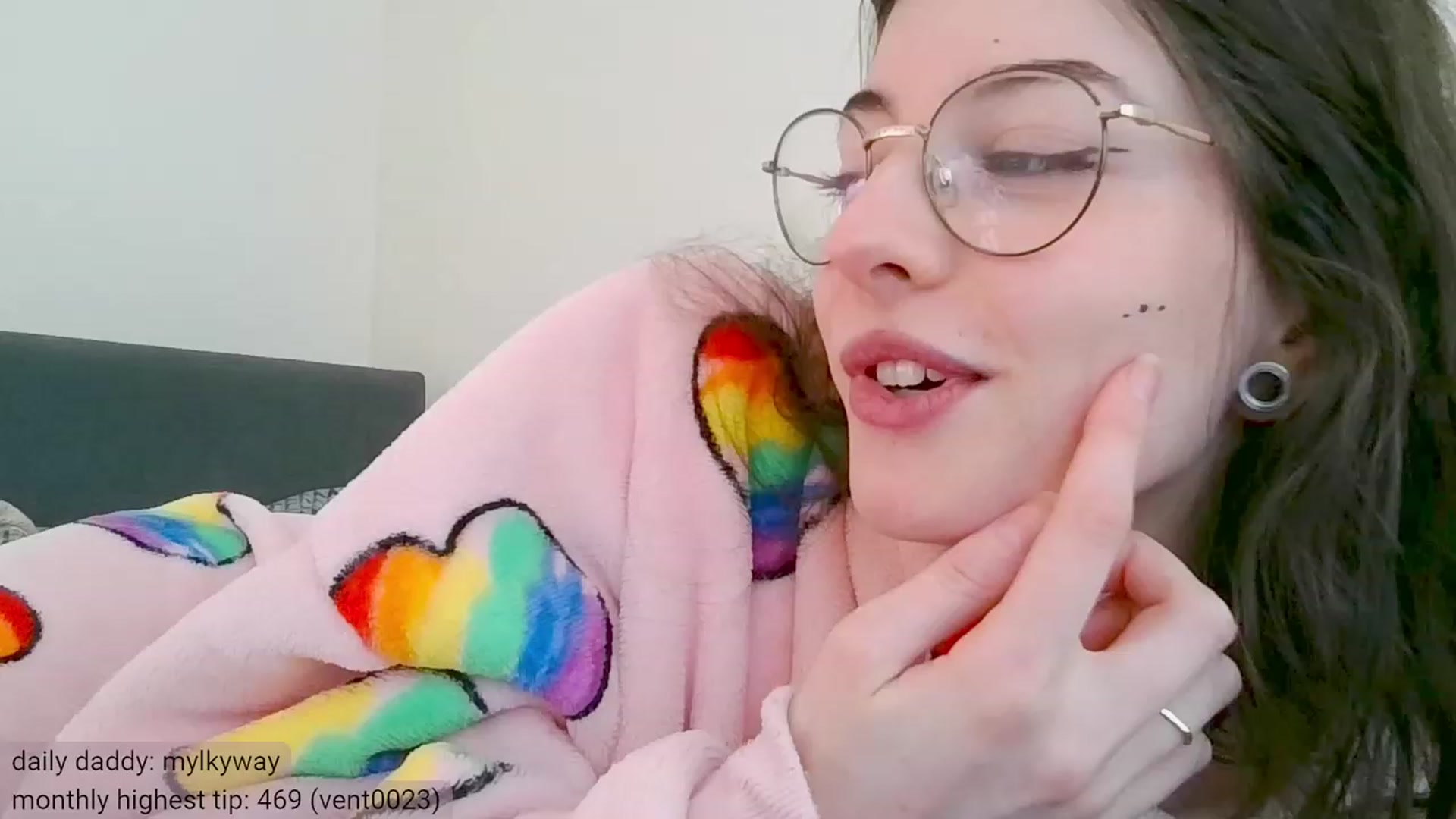 Gallery image thumbnail from viola__'s myfreecams stream on, 01/08/2024, 13:27 image 4 of 20