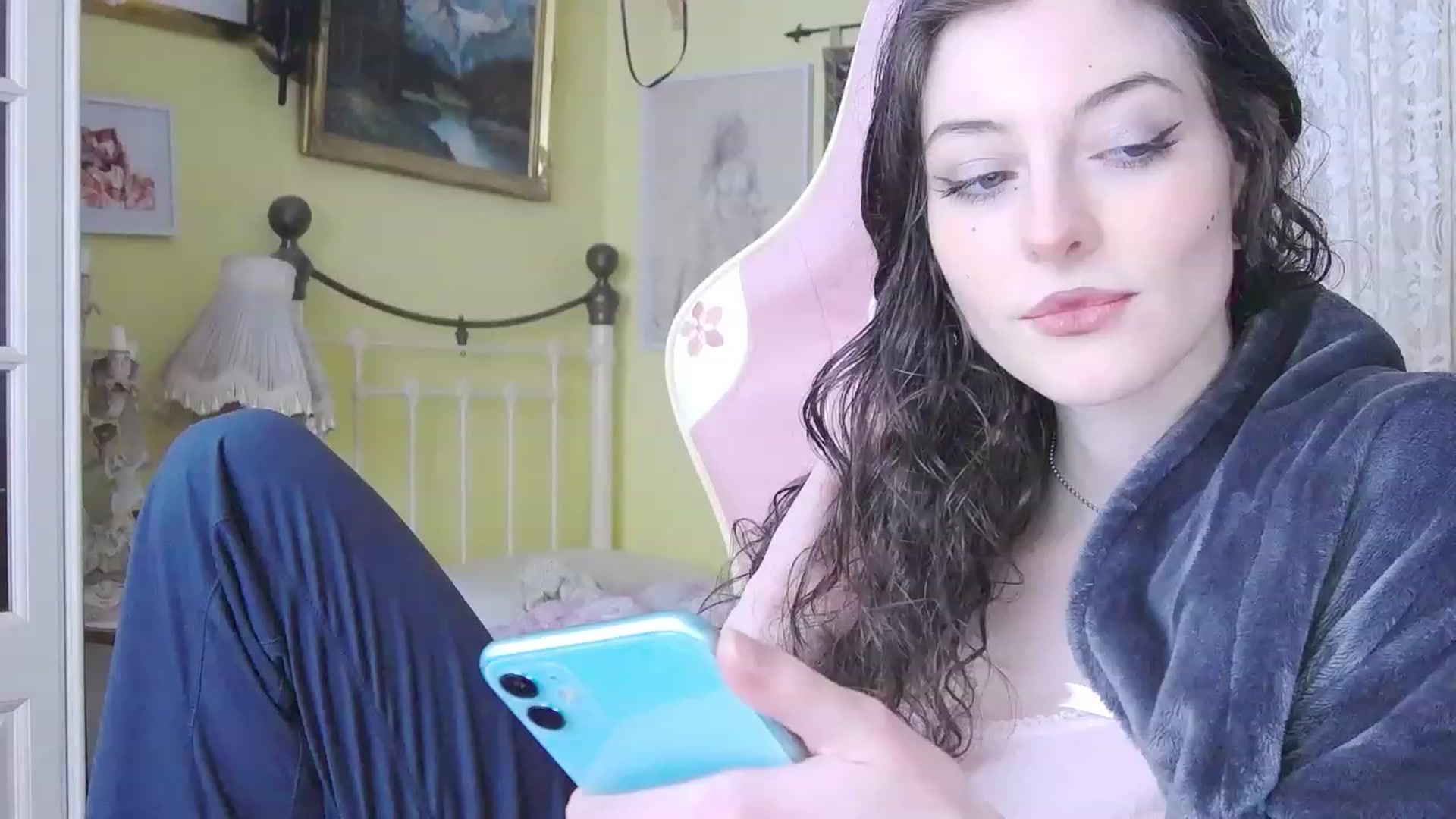 Gallery image thumbnail from viola__'s myfreecams stream on, 01/24/2024, 15:14 image 15 of 20