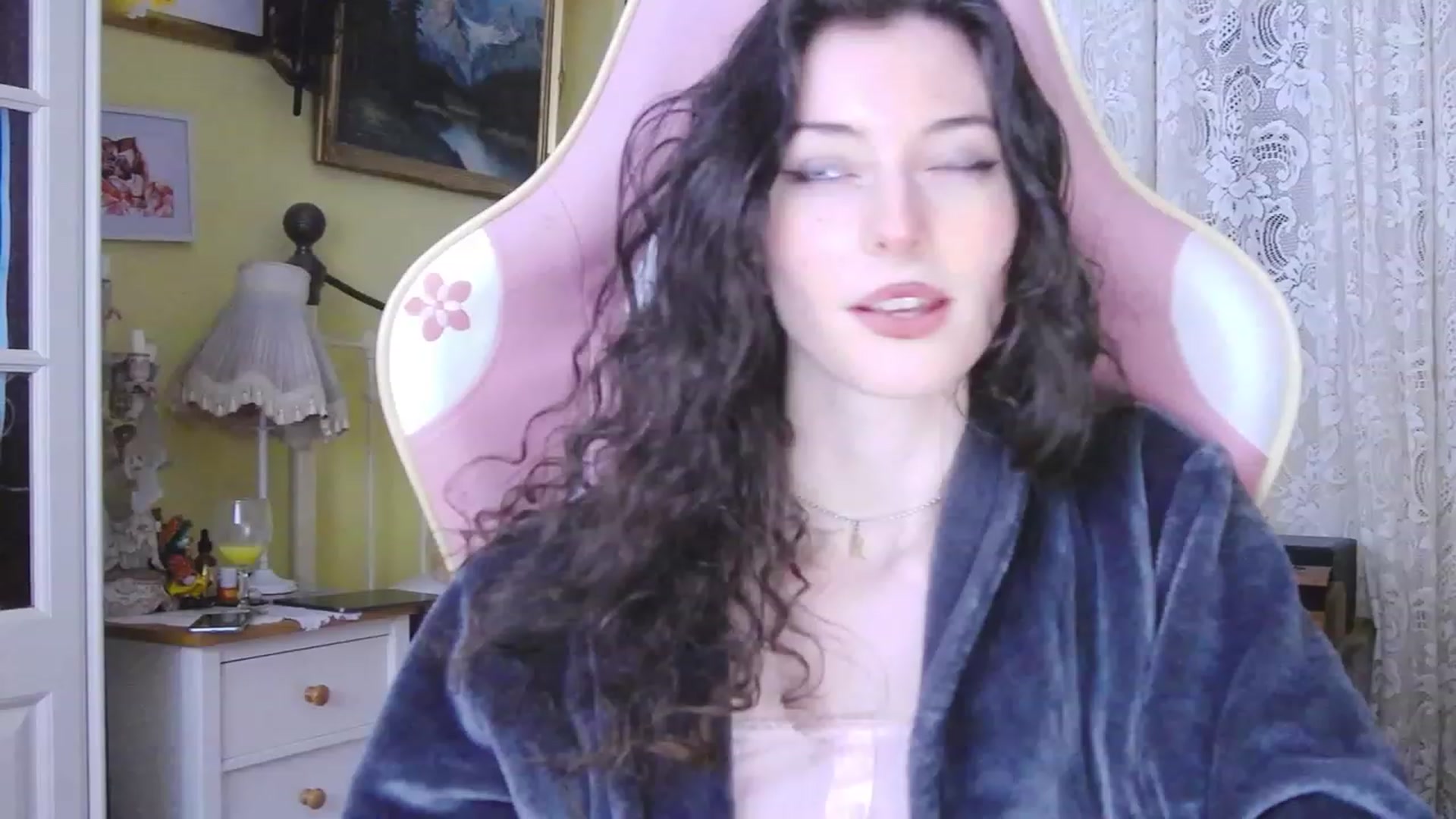 Gallery image thumbnail from viola__'s myfreecams stream on, 01/24/2024, 17:23 image 3 of 20