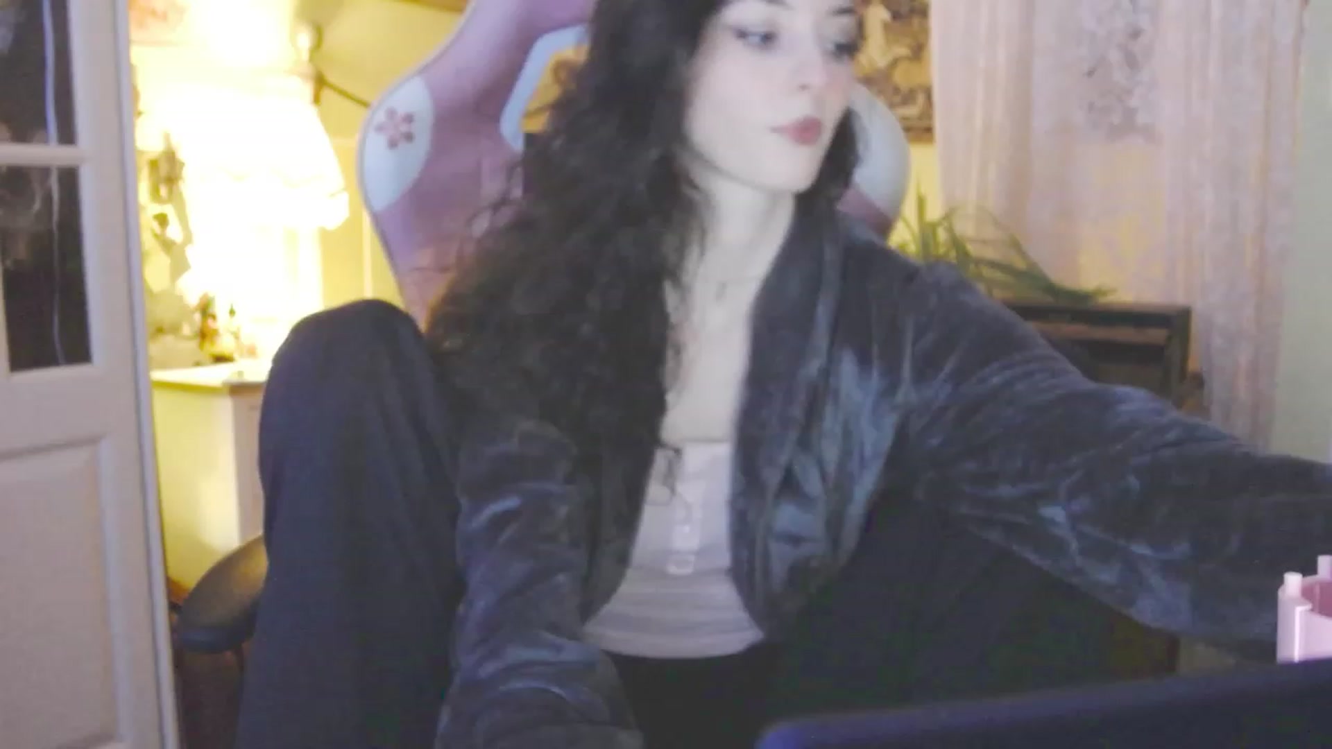 Gallery image thumbnail from viola__'s myfreecams stream on, 01/24/2024, 17:23 image 11 of 20