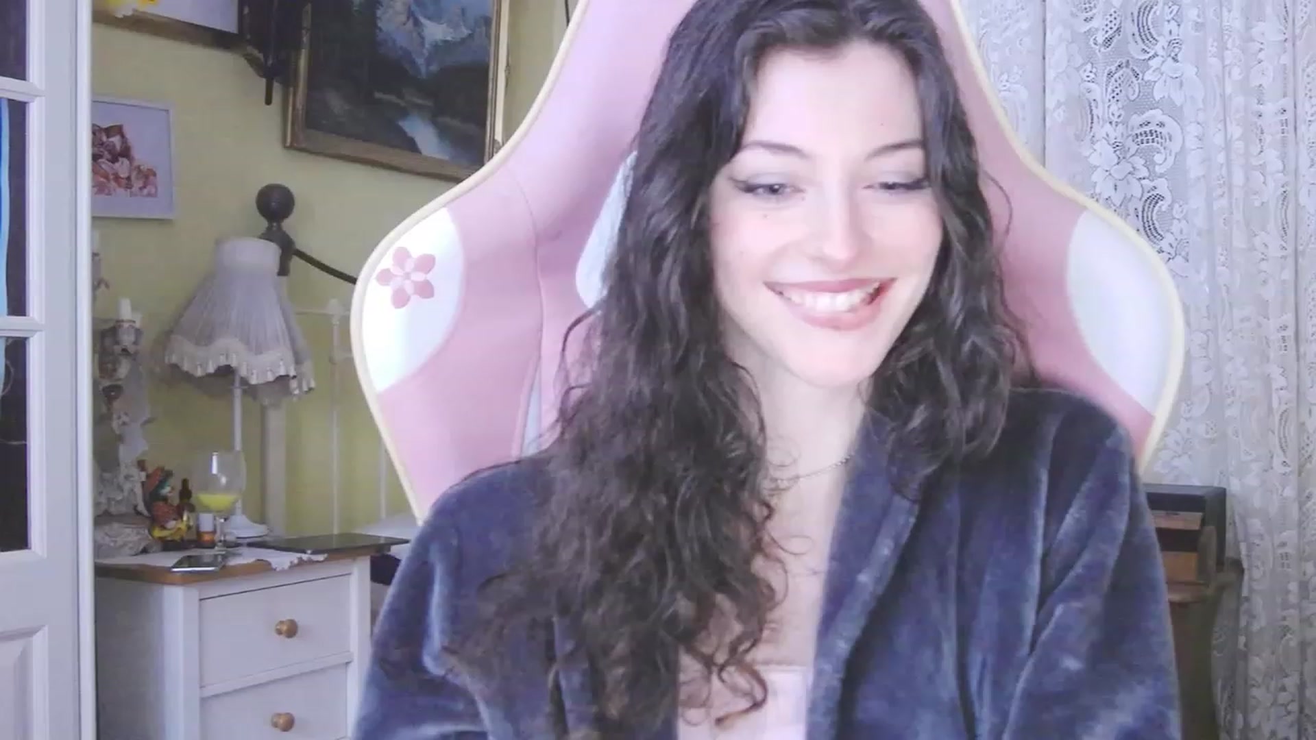 Gallery image thumbnail from viola__'s myfreecams stream on, 01/24/2024, 17:23 image 5 of 20