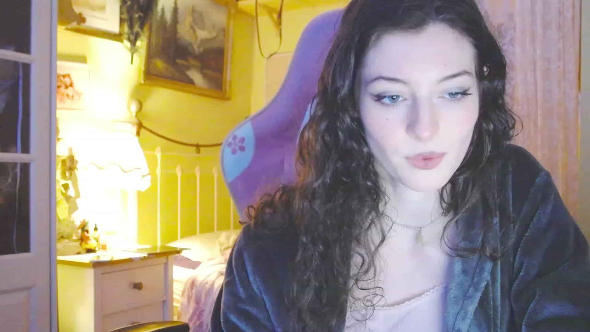 Gallery image thumbnail from viola__'s myfreecams stream on, 01/24/2024, 17:23 image 13 of 20