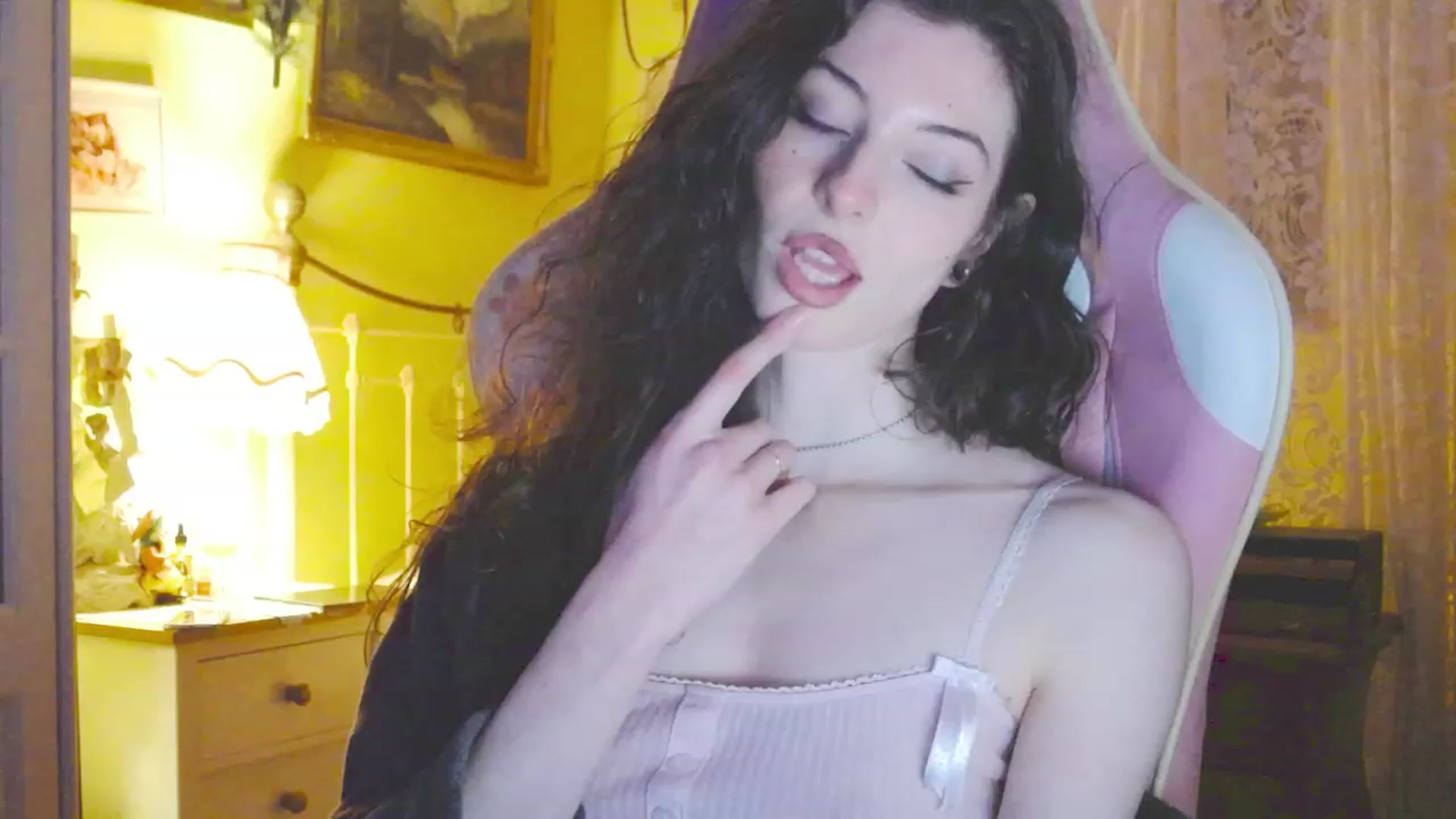 Gallery image thumbnail from viola__'s myfreecams stream on, 01/24/2024, 17:23 image 18 of 20