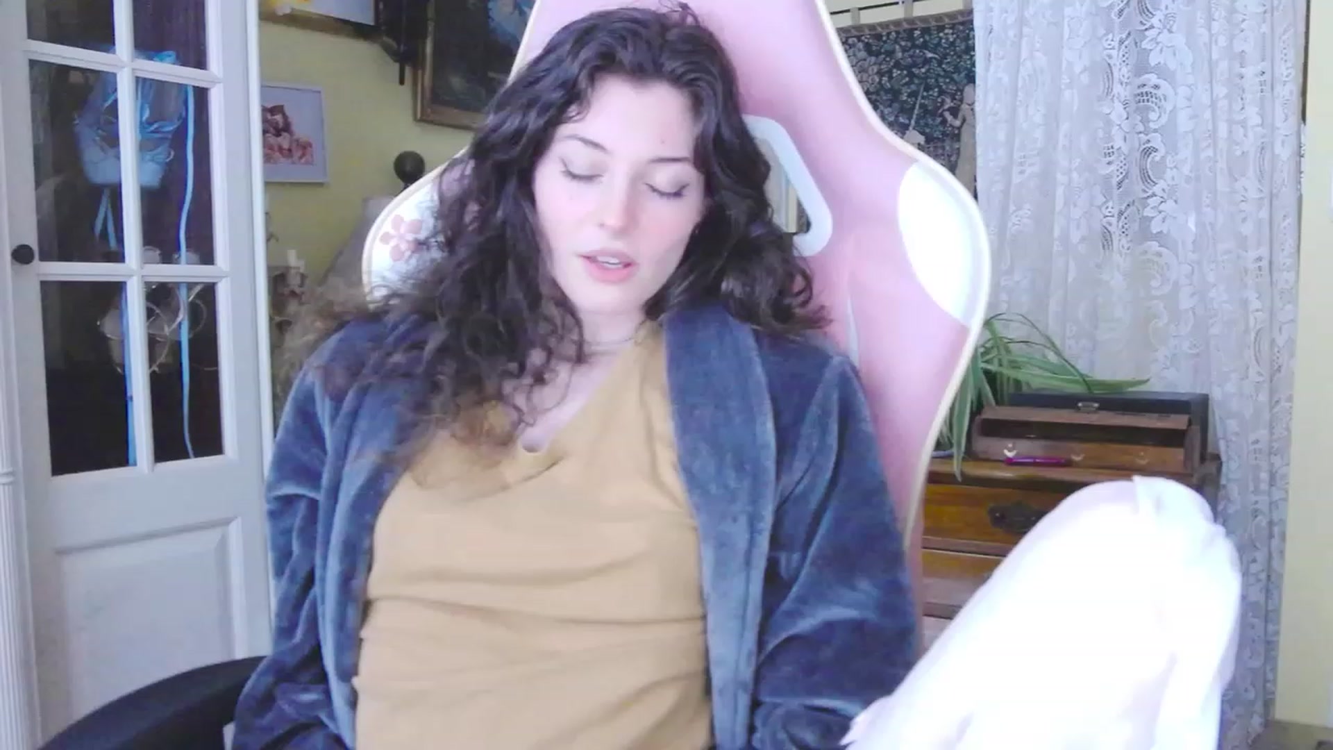 Gallery image thumbnail from viola__'s myfreecams stream on, 01/25/2024, 16:40 image 14 of 20