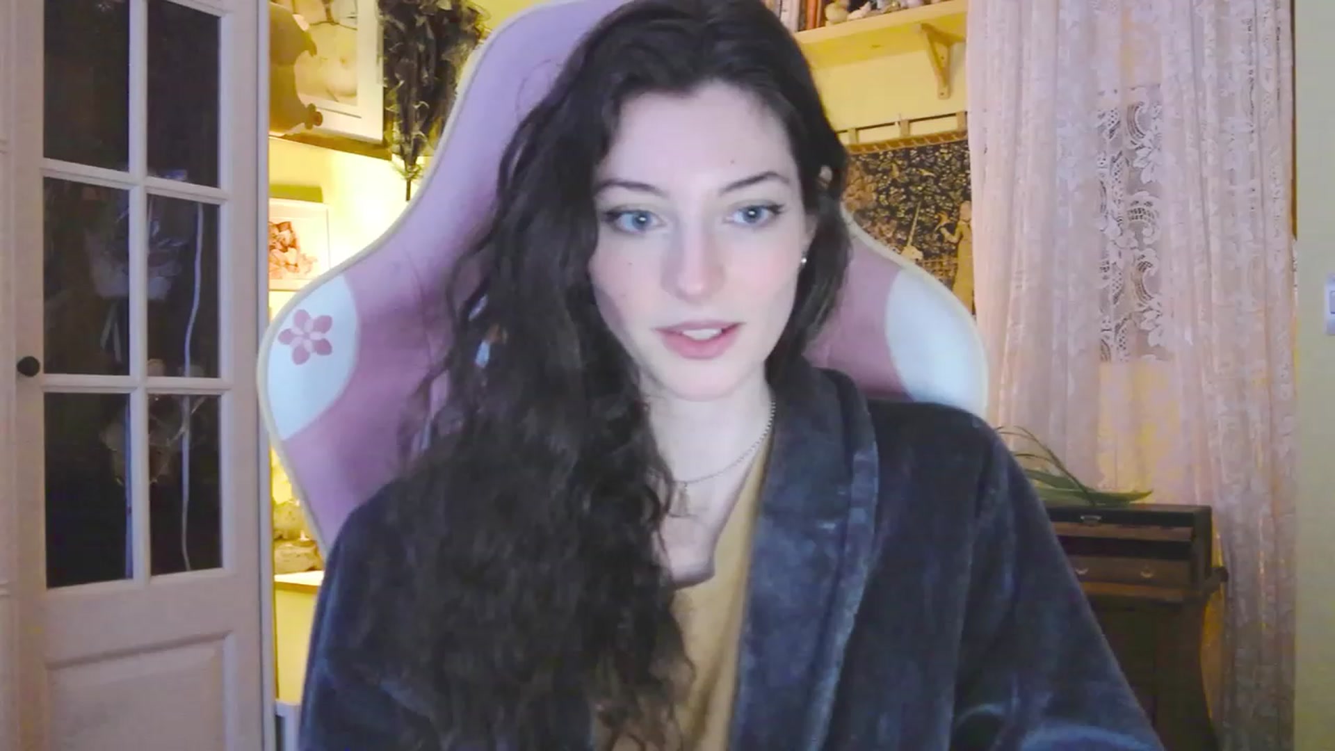 Gallery image thumbnail from viola__'s myfreecams stream on, 01/25/2024, 16:40 image 20 of 20