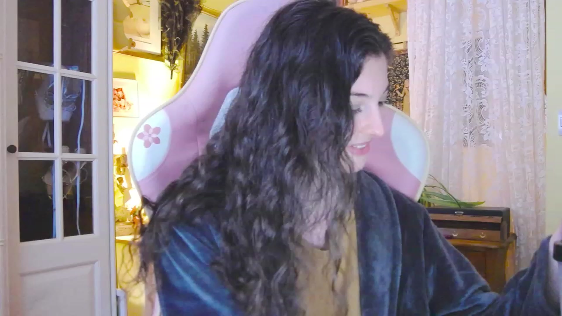 Gallery image thumbnail from viola__'s myfreecams stream on, 01/25/2024, 16:40 image 16 of 20