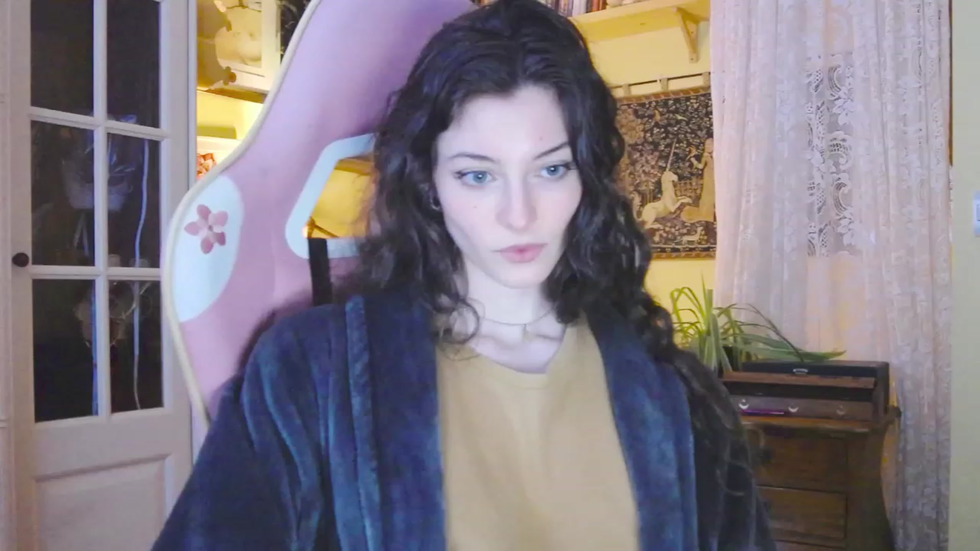 Gallery image thumbnail from viola__'s myfreecams stream on, 01/25/2024, 16:40 image 18 of 20