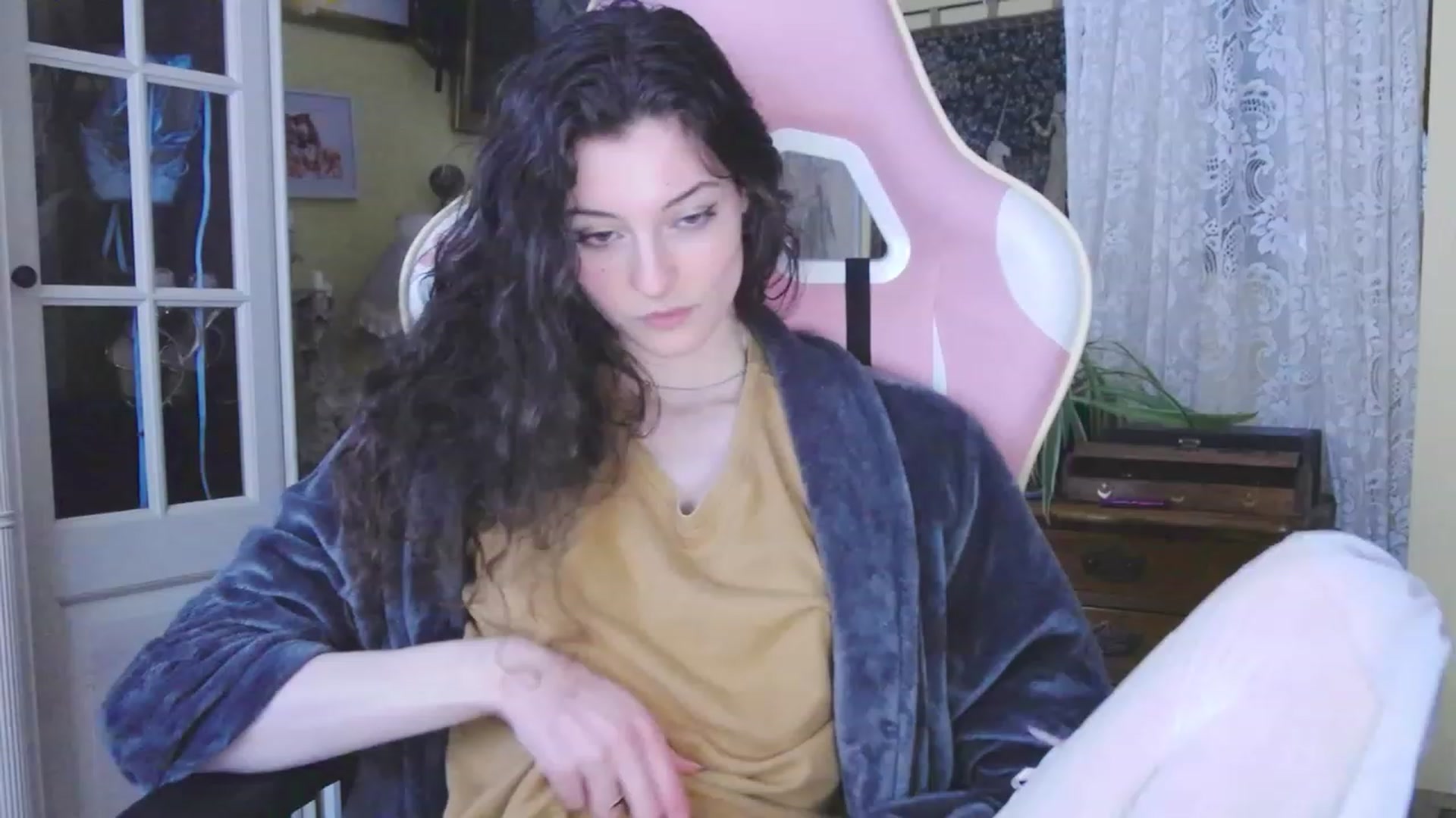 Gallery image thumbnail from viola__'s myfreecams stream on, 01/25/2024, 16:40 image 13 of 20