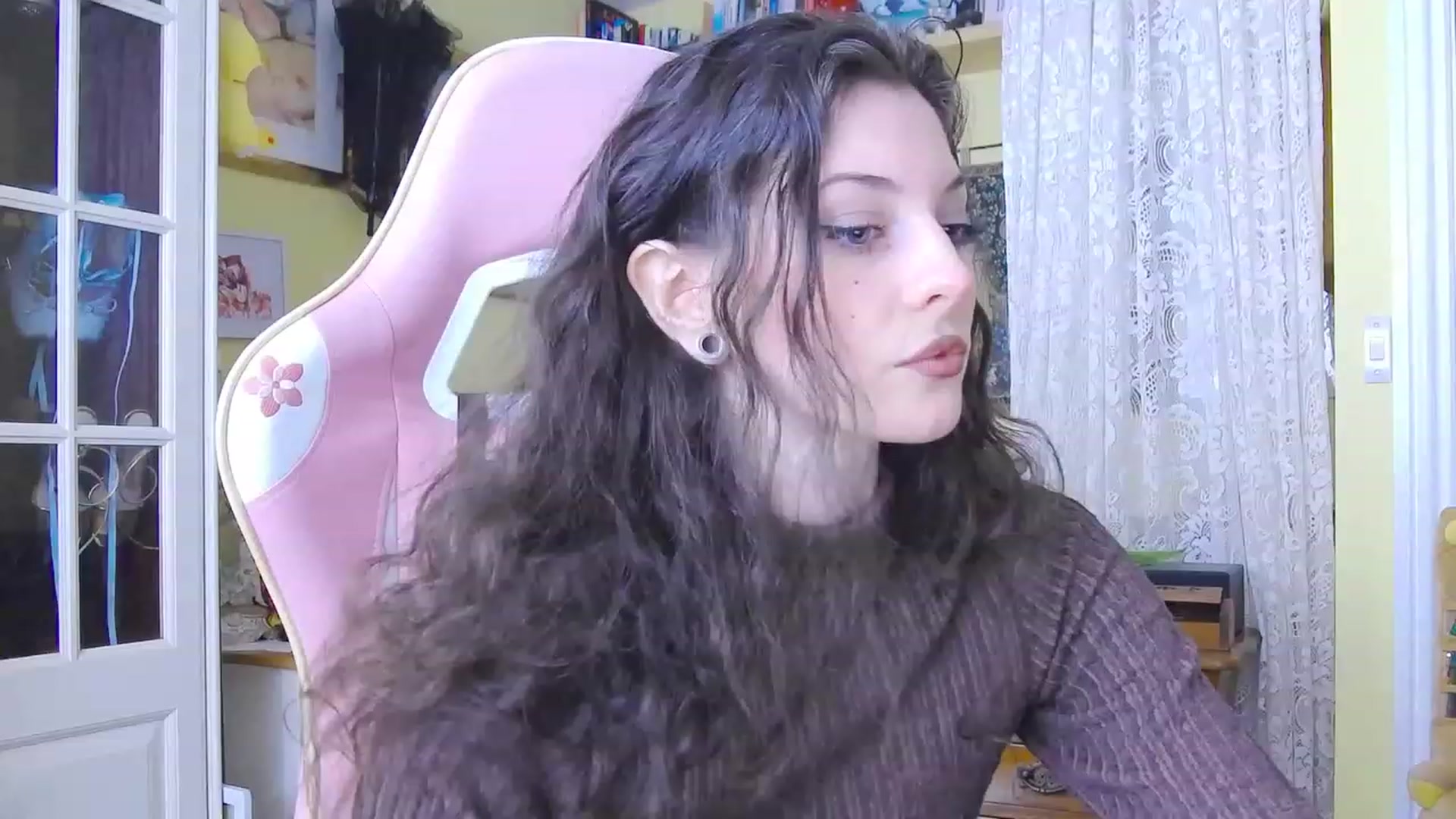 Gallery image thumbnail from viola__'s myfreecams stream on, 01/26/2024, 15:40 image 14 of 20