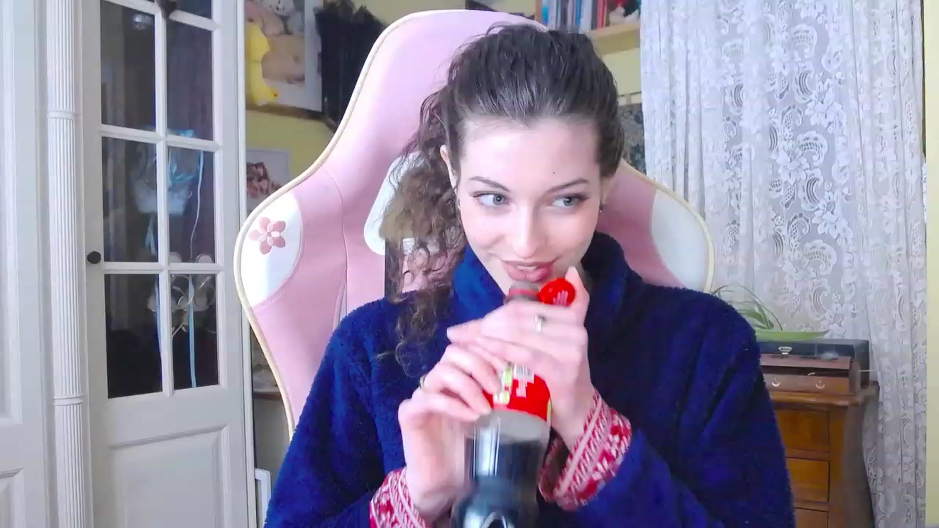 Gallery image thumbnail from viola__'s myfreecams stream on, 02/01/2024, 15:35 image 12 of 20